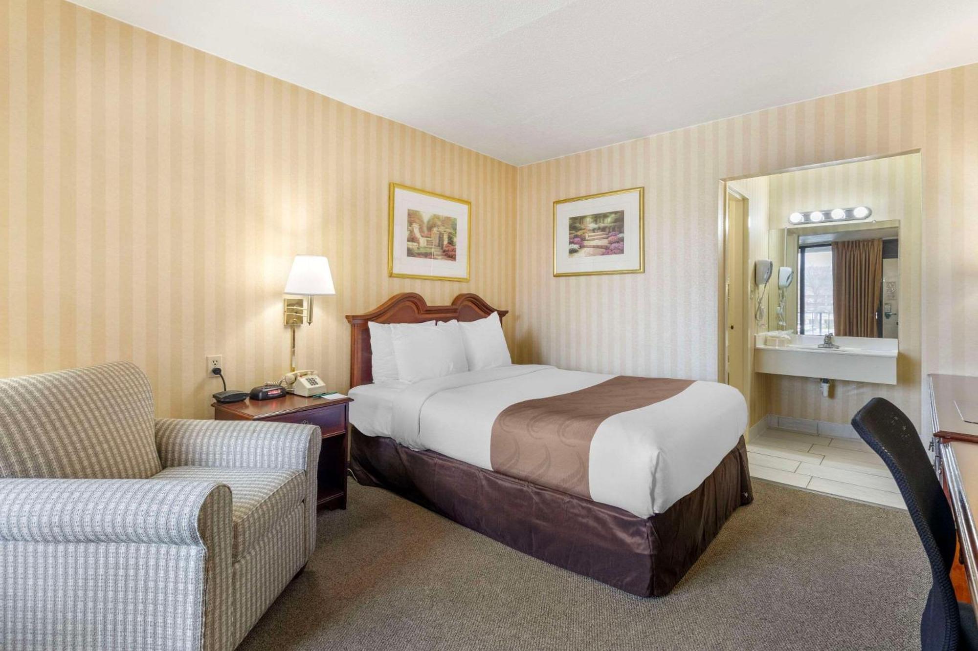 Queen Room,1705702686:JPEG