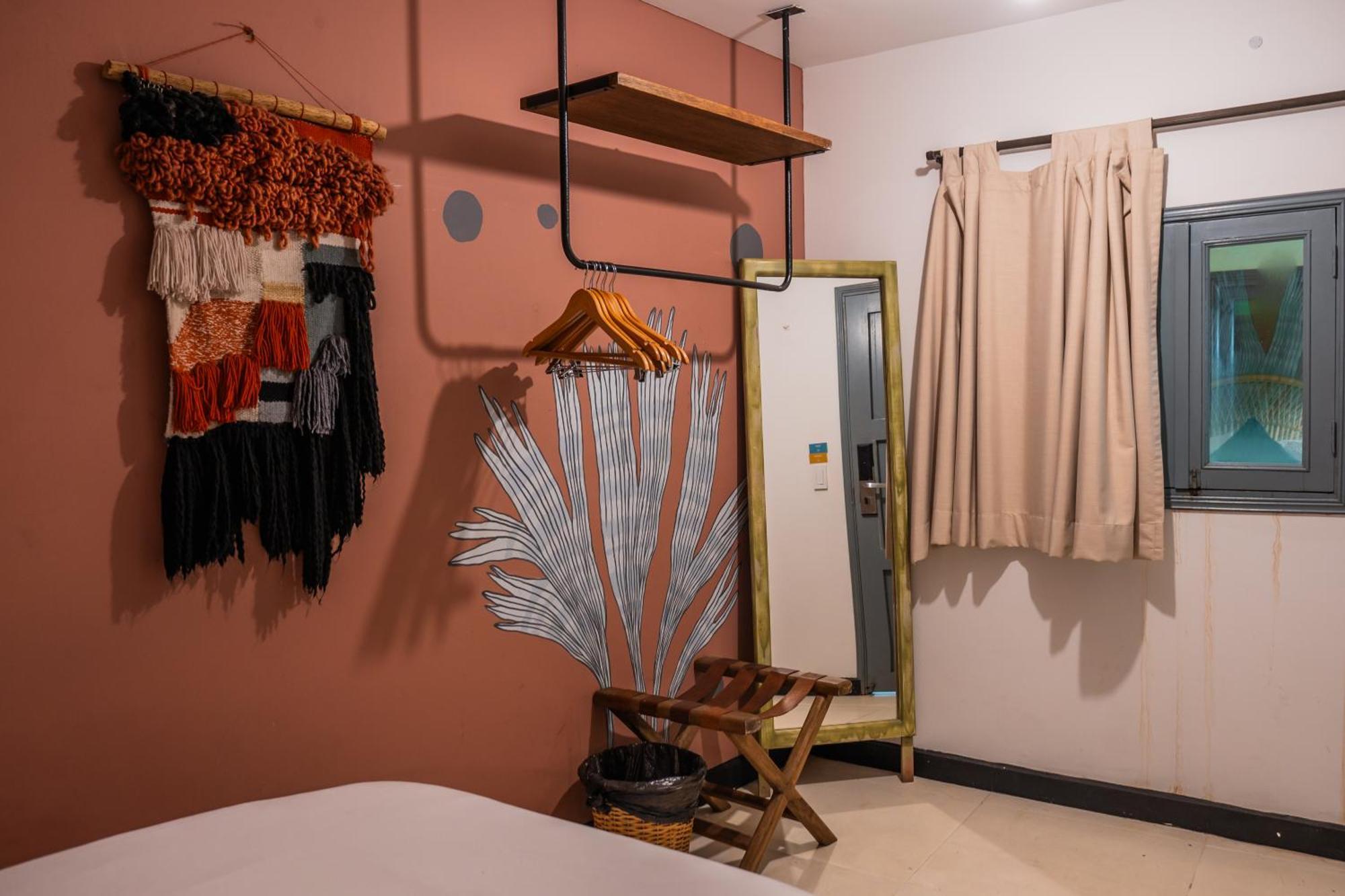 Small Room,1565555215:JPEG