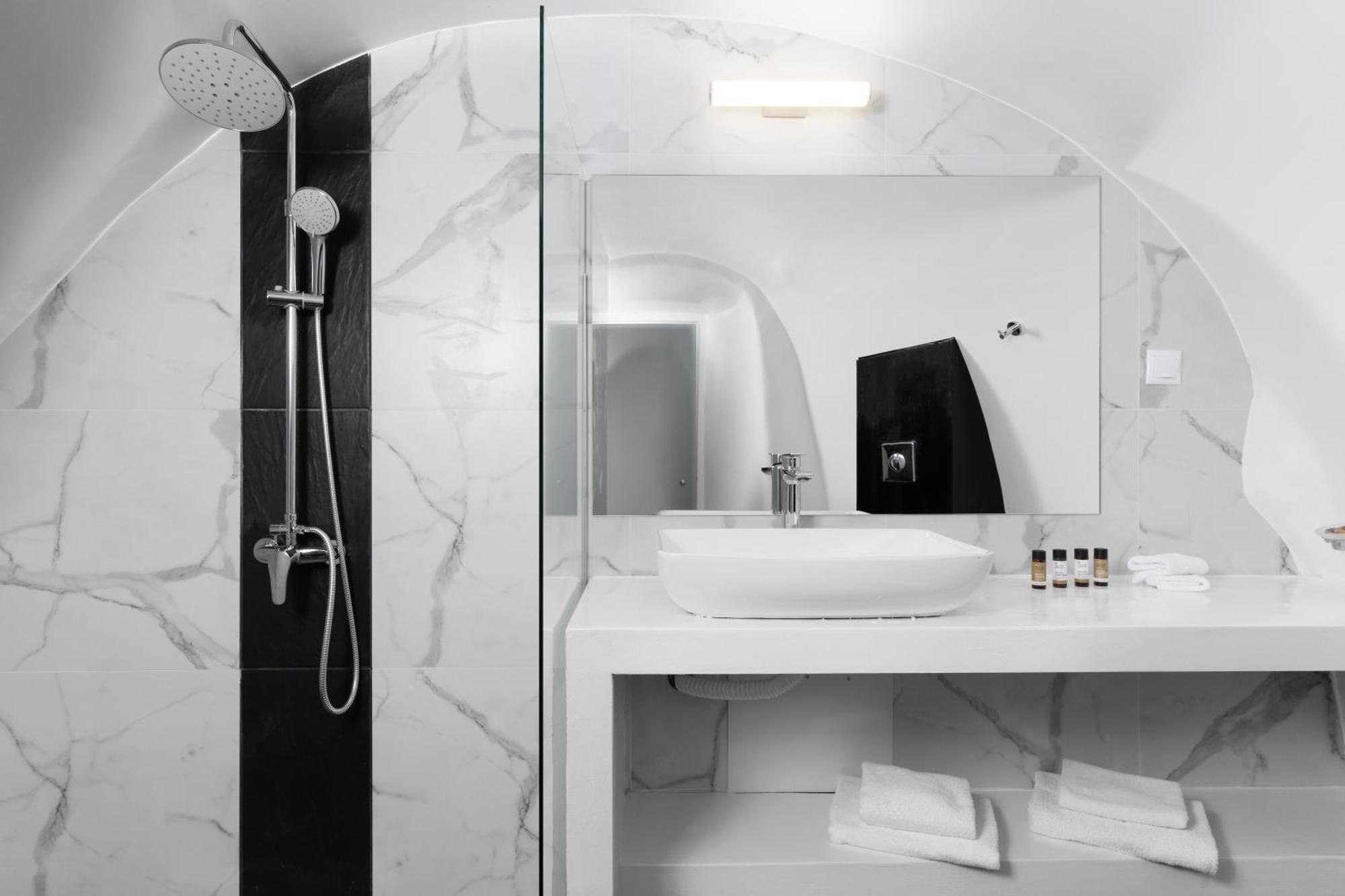 Suite The Mill avec Baignoire à Jets Extérieure - Vue sur Caldeira