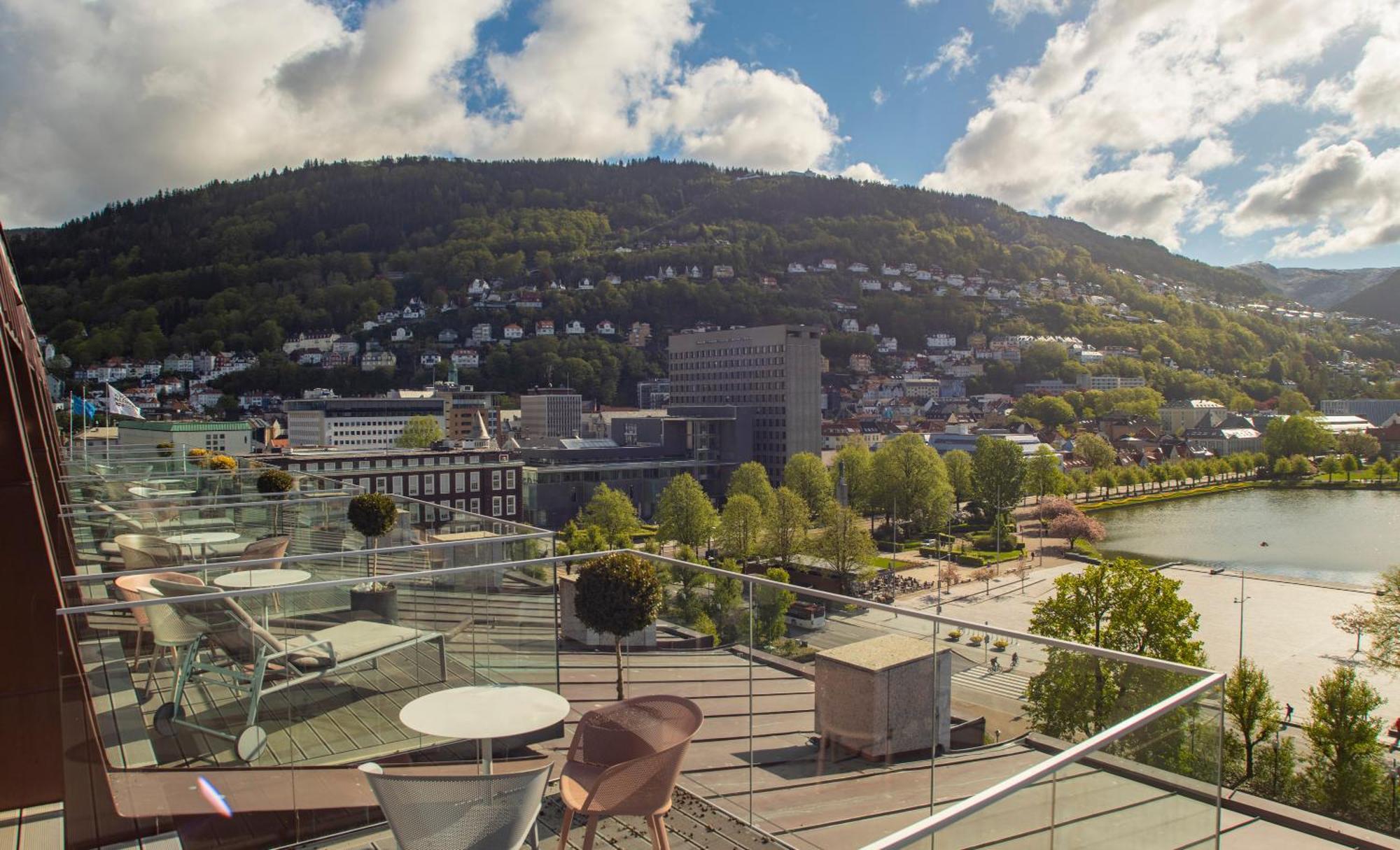 Master Suite mit Seeblick und Balkon