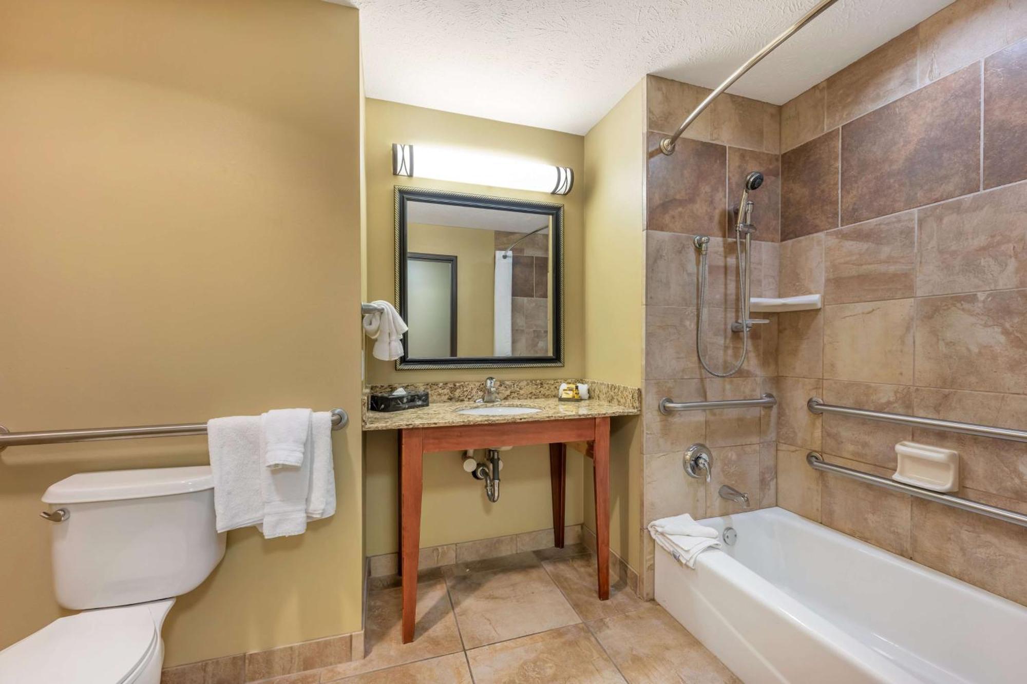 Queen Room with Two Queen Beds and Bath Tub - Disability Access/Non-Smoking