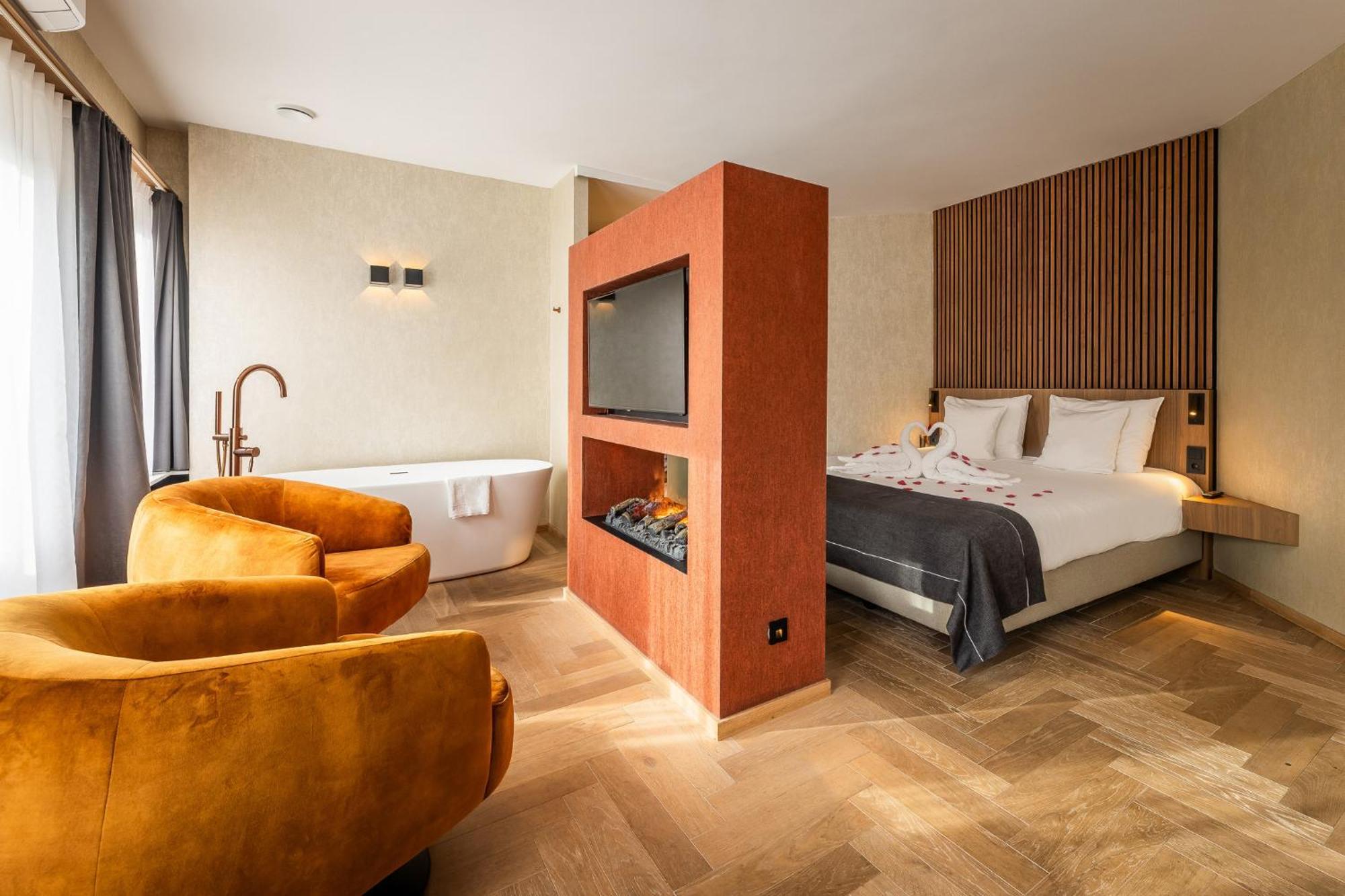 Junior Suite,1566928175:JPEG