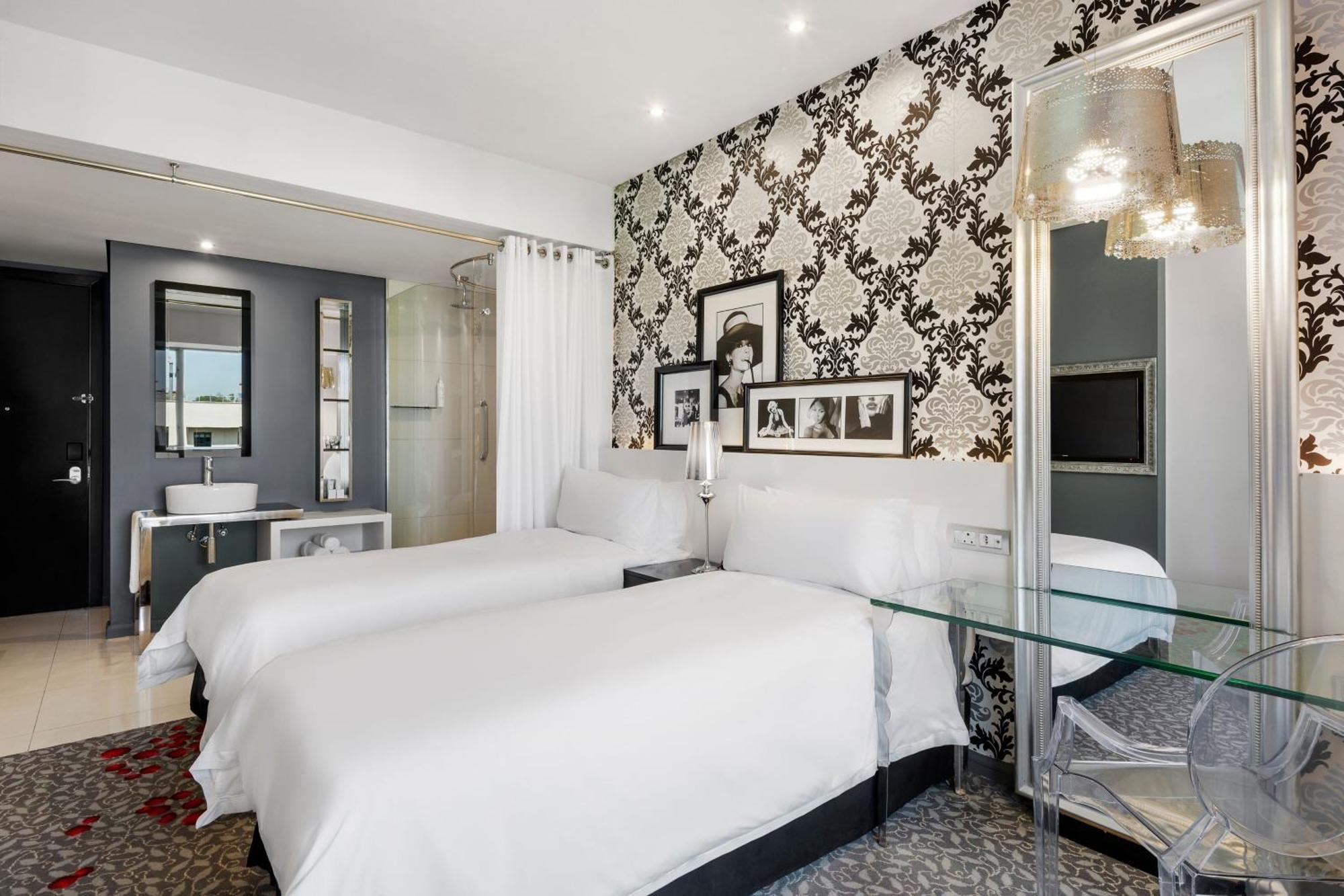 Quarto com 2 Camas de Solteiro