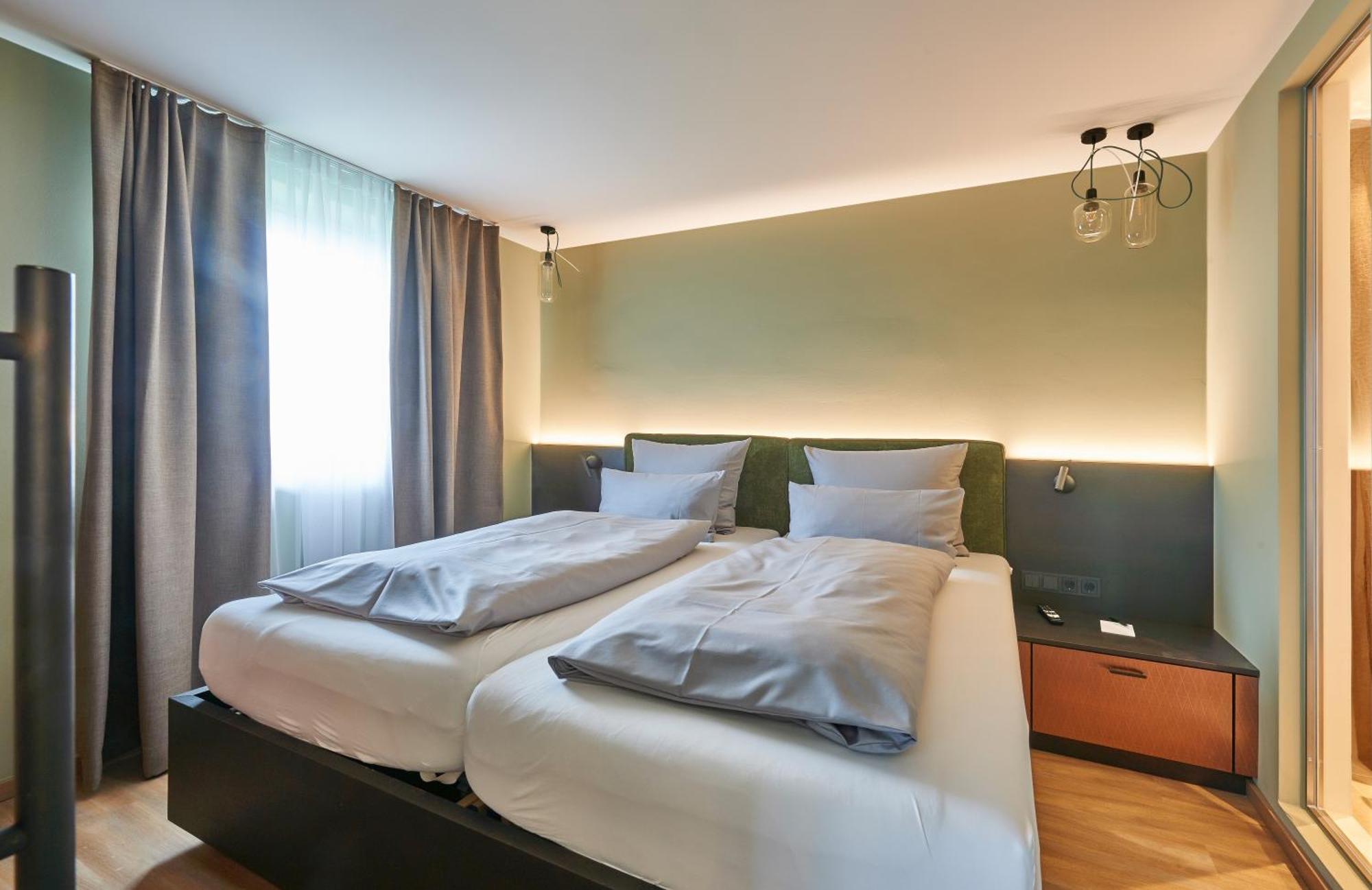 Golden Delicious suite in the traditional house