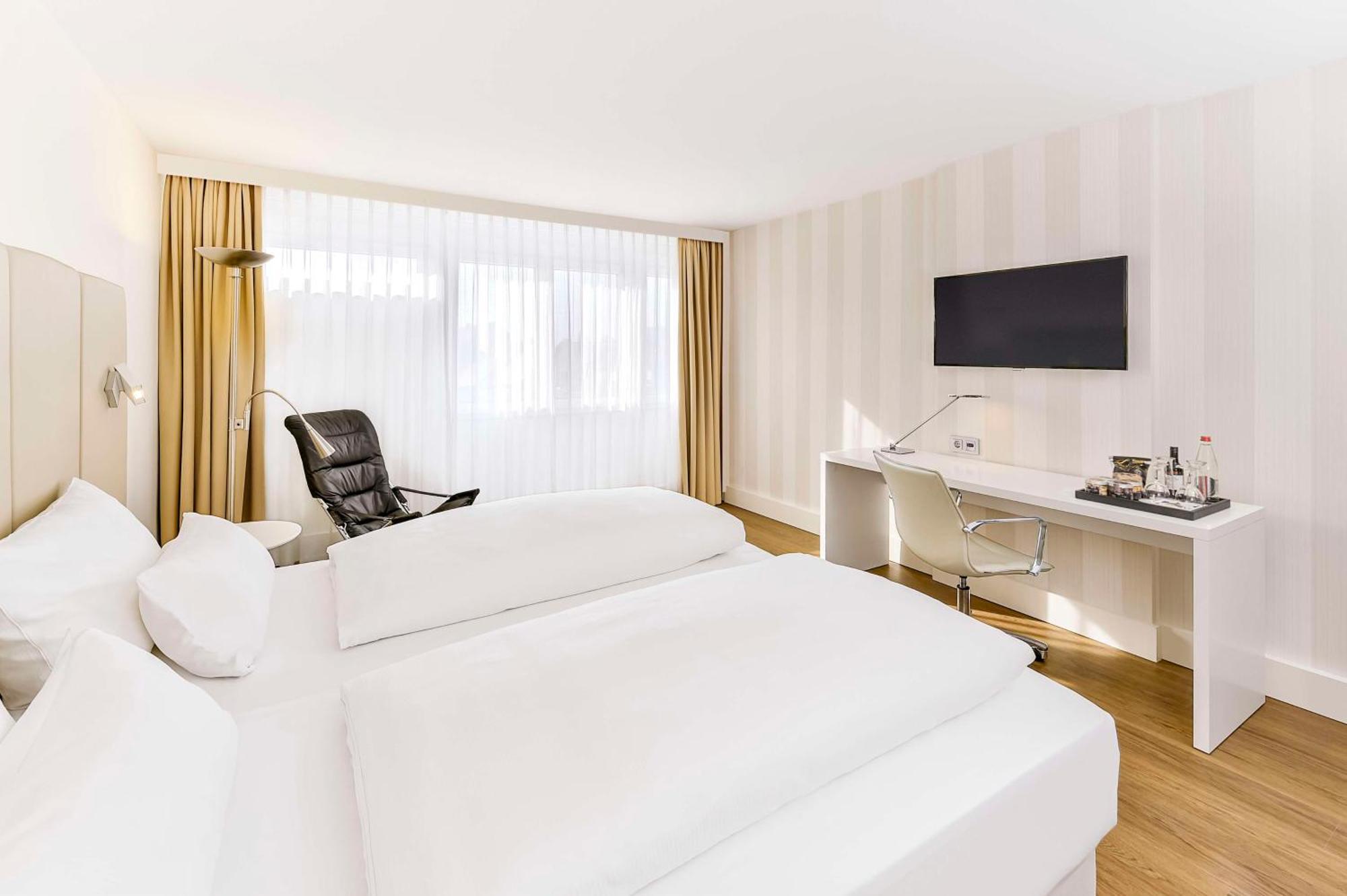Deluxe Tweepersoonskamer met 2 Aparte Bedden en Extra Bed (2 Volwassenen + 1 Kind)