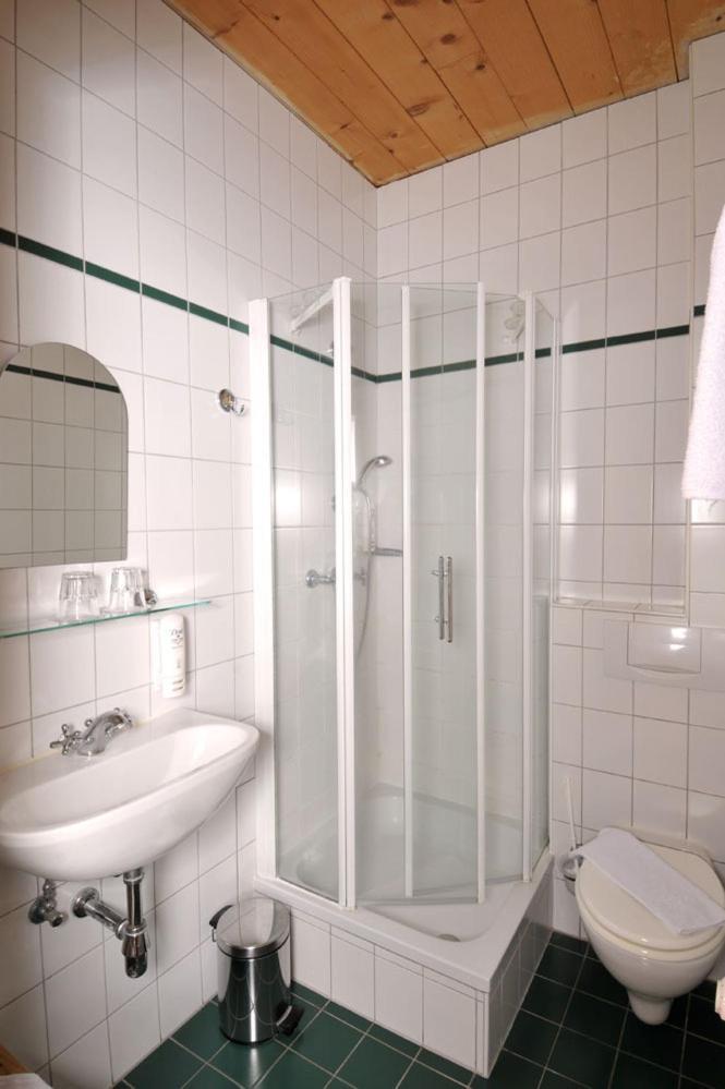 Doppel- oder Zweibettzimmer