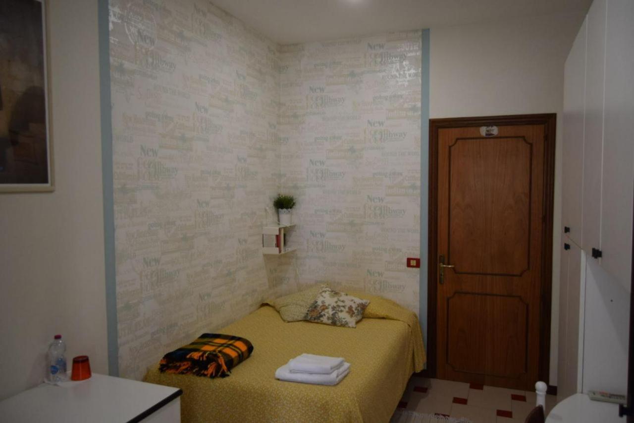 Chambre Simple Basique avec Salle de Bains Commune