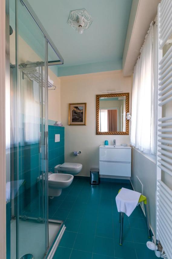 Suite with Balcony and Lake View,1583653098:JPEG