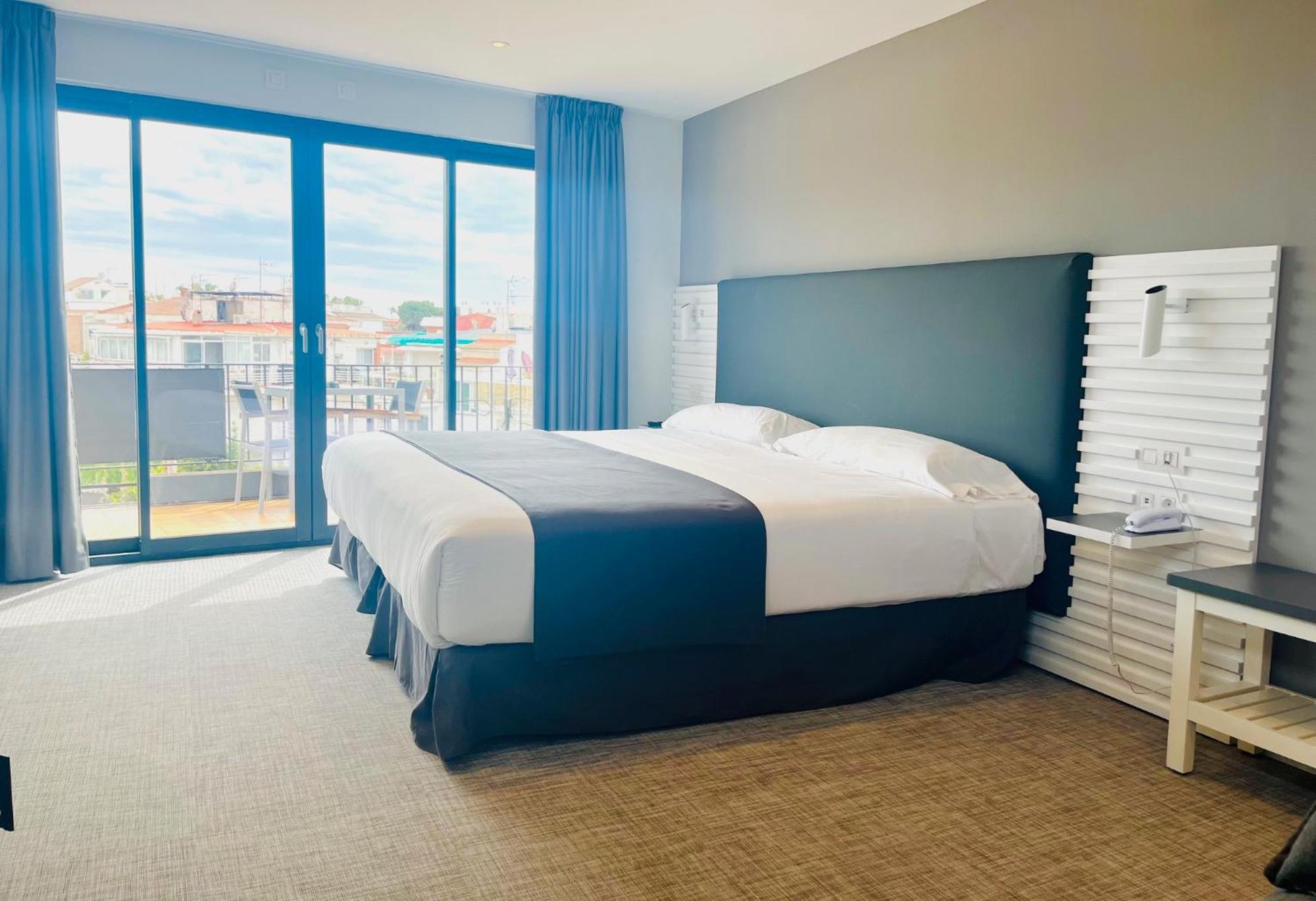 Chambre Double avec Balcon (3 Adultes)