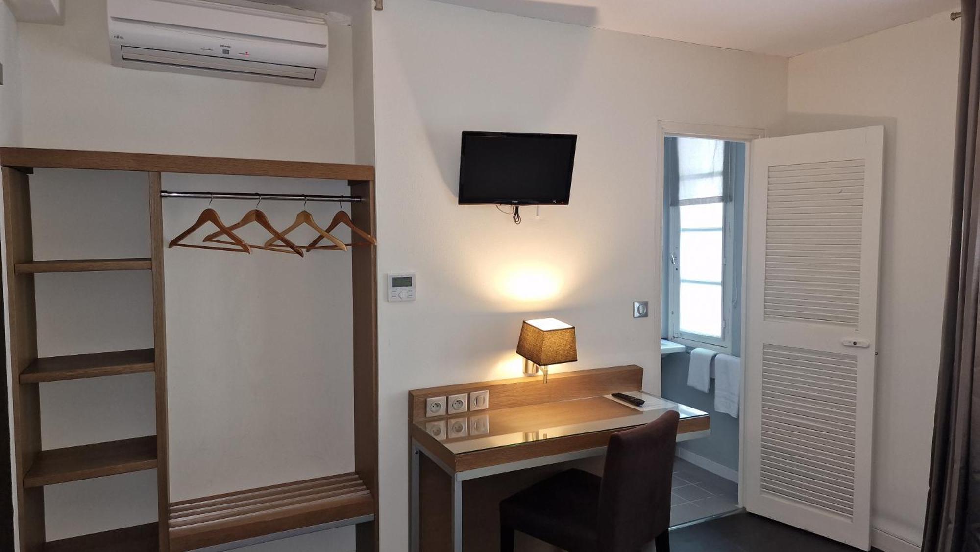 Twin Room,1585464138:JPEG