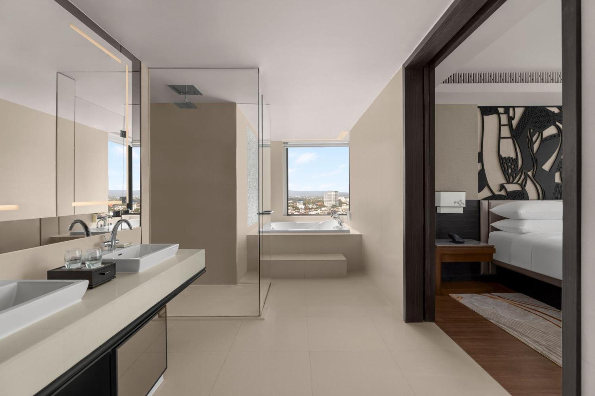 Diplomatic Suite - King Bed - High Floor - Club Lounge Access - Mountain View