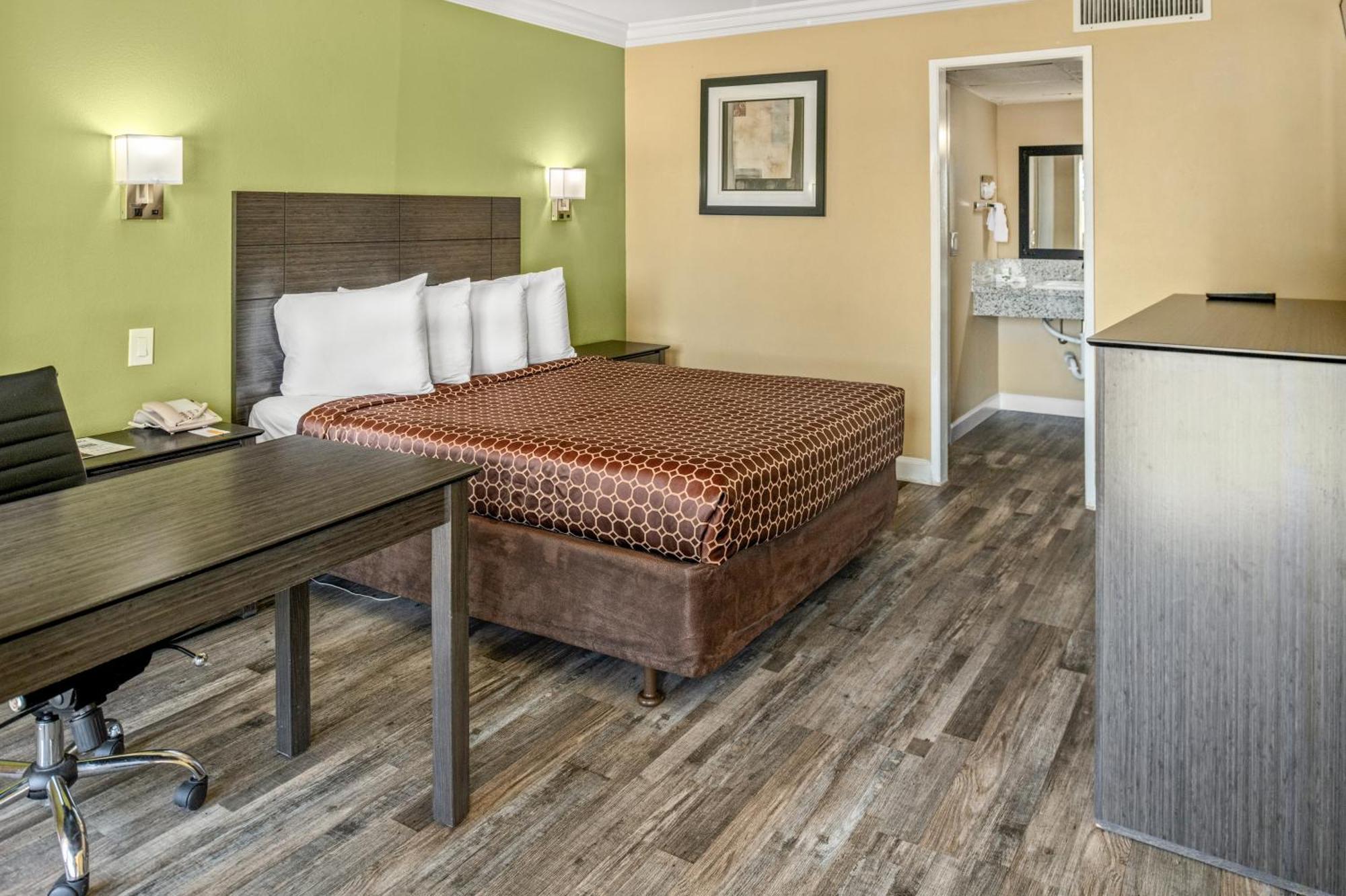 Standard Queen Room