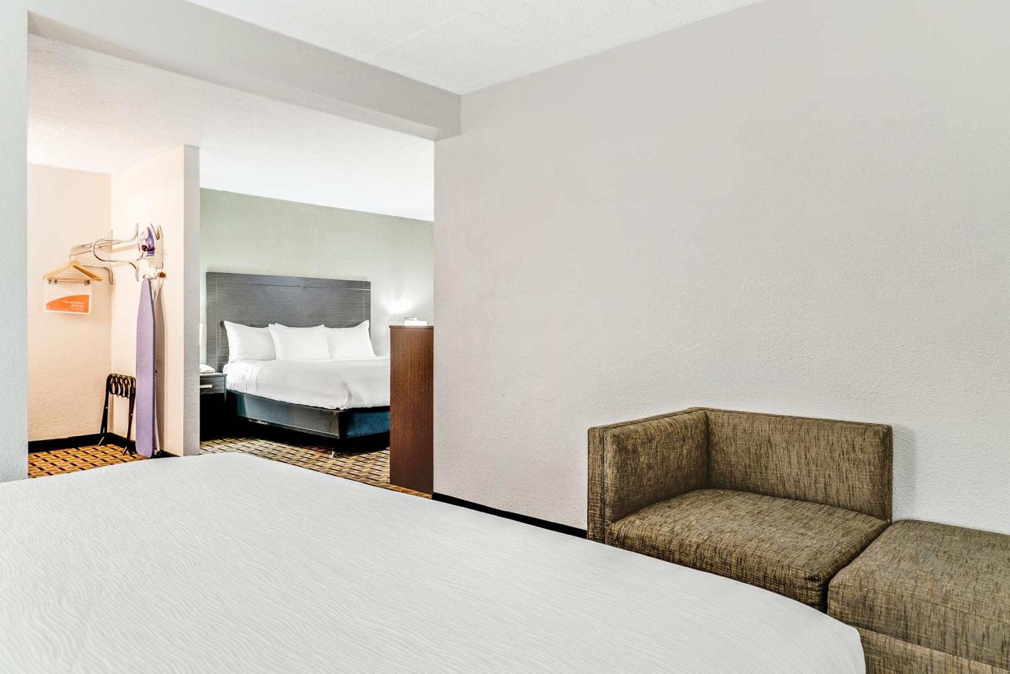 King Suite with Two King Beds - Non-Smoking