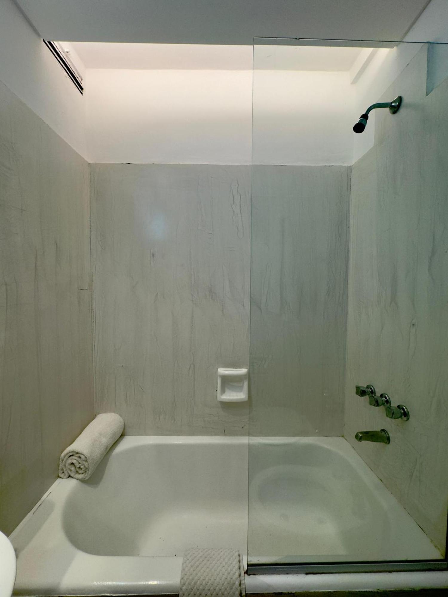 Quarto com 2 Camas de Solteiro