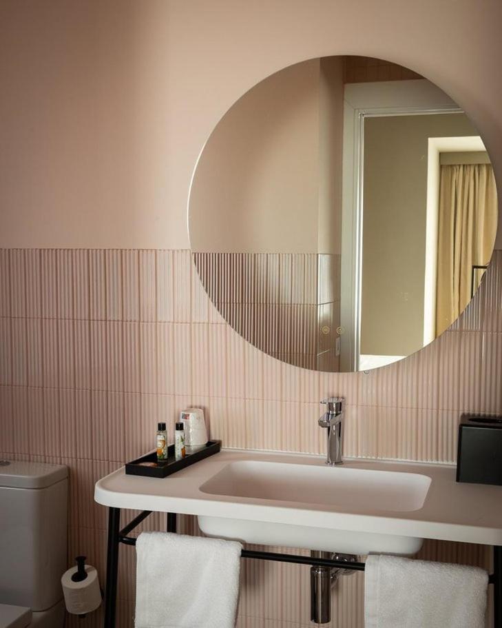 Deluxe Doppel-/Zweibettzimmer mit Poolblick