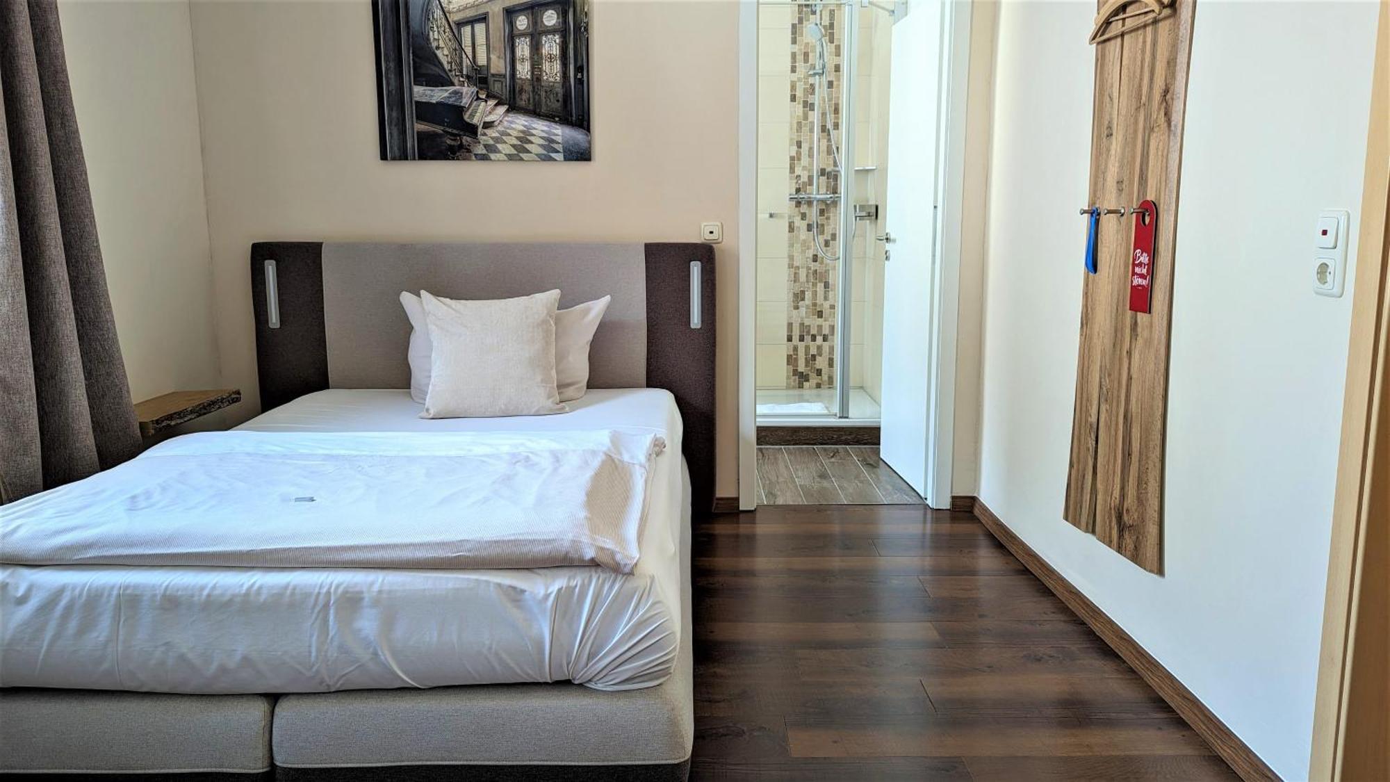 Superior Single Room,1586829702:JPEG
