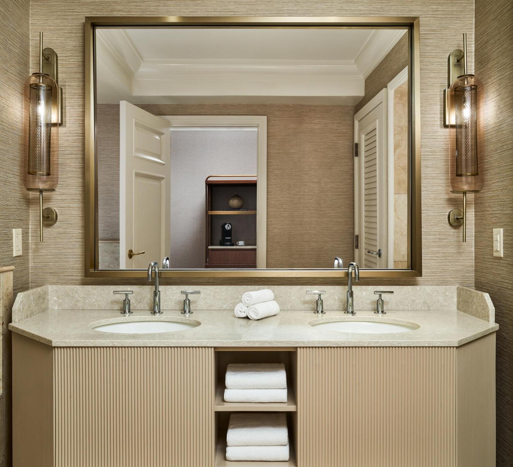 Guest room, 1 King Bed