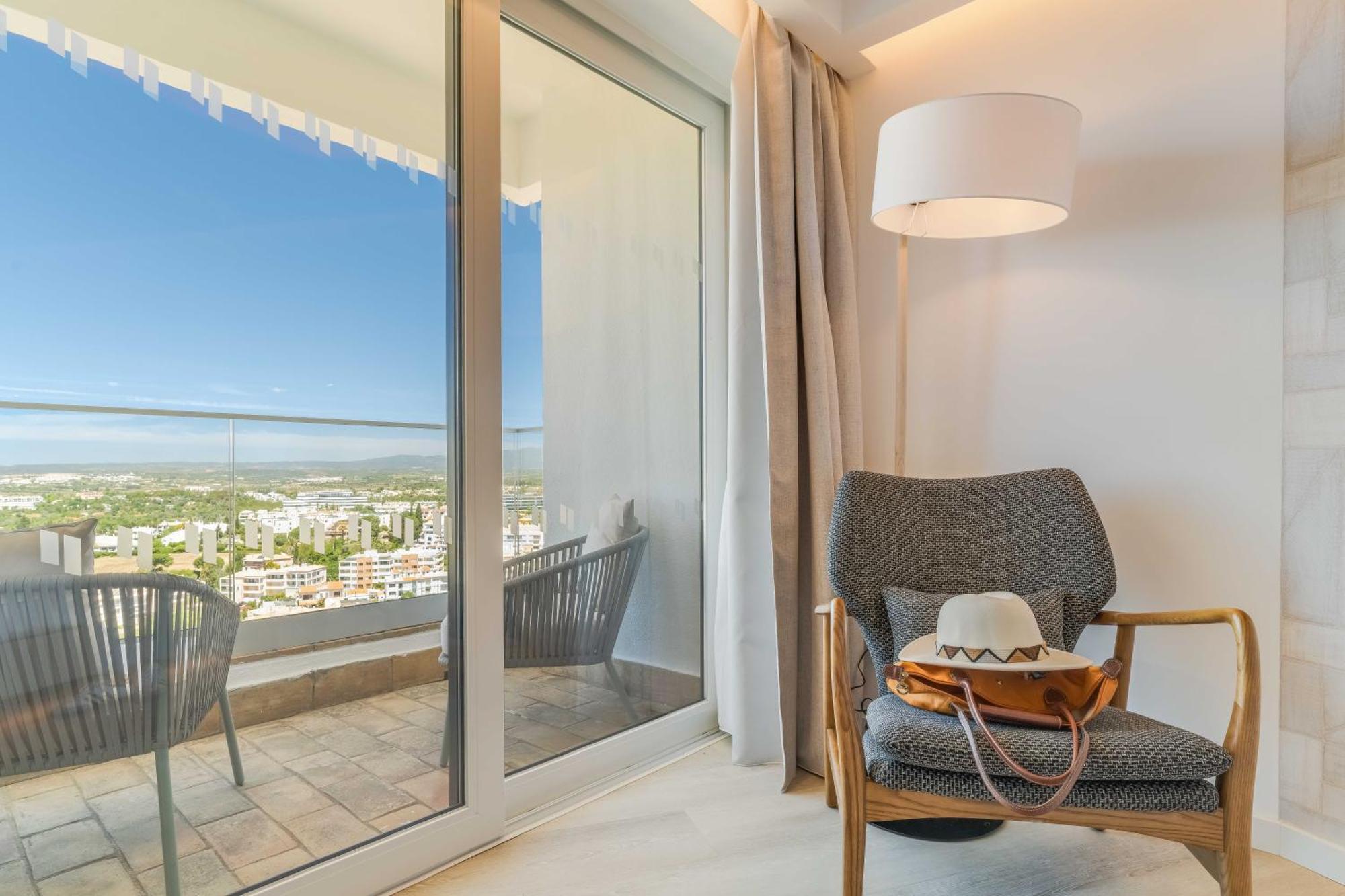 Quarto Familiar (2 Adultos + 1 Criança)