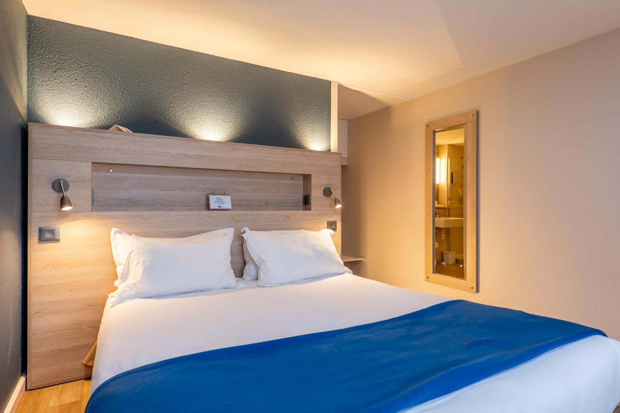 Double Room,1587494835:JPEG