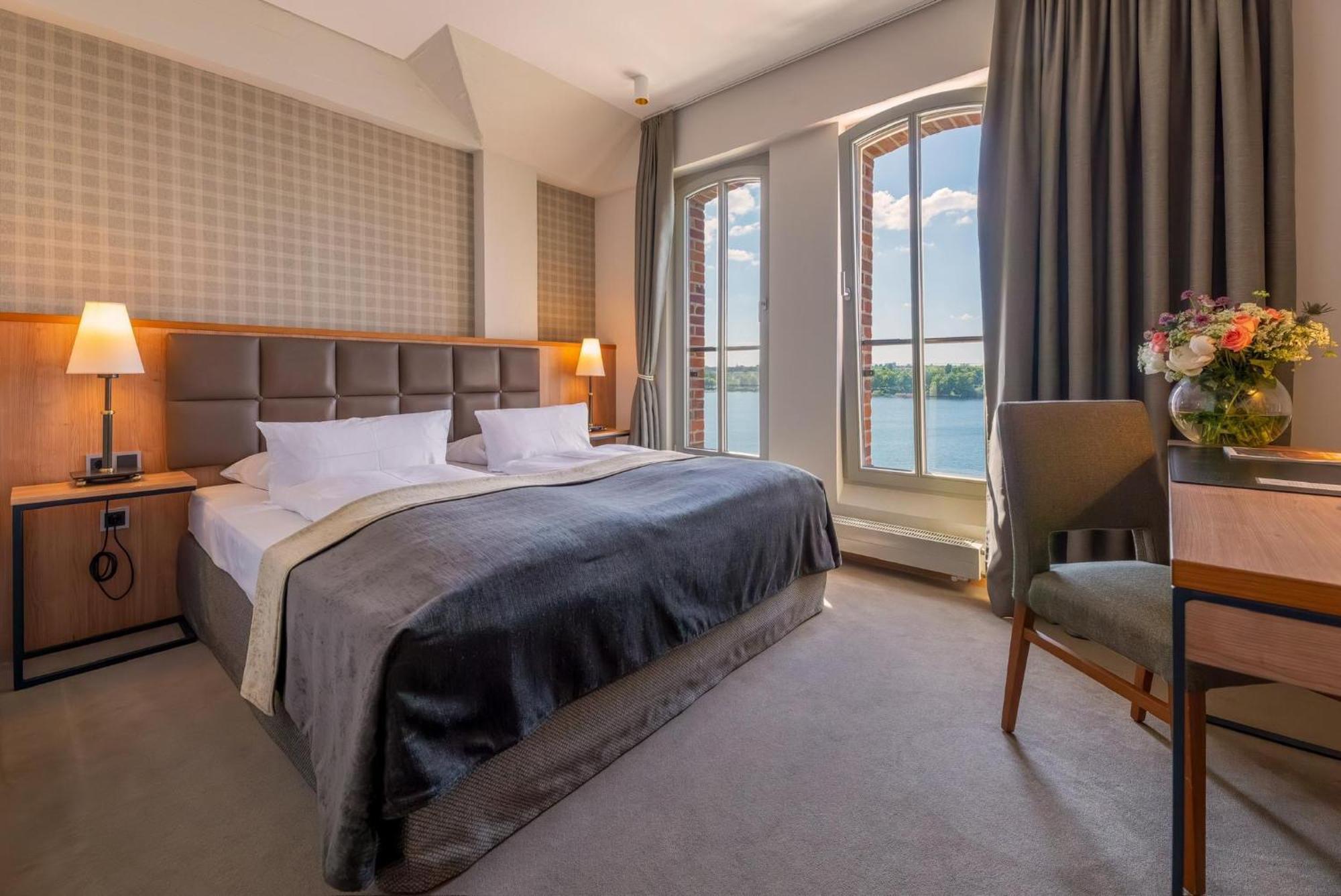Double Room with Lake View,1588033575:JPEG