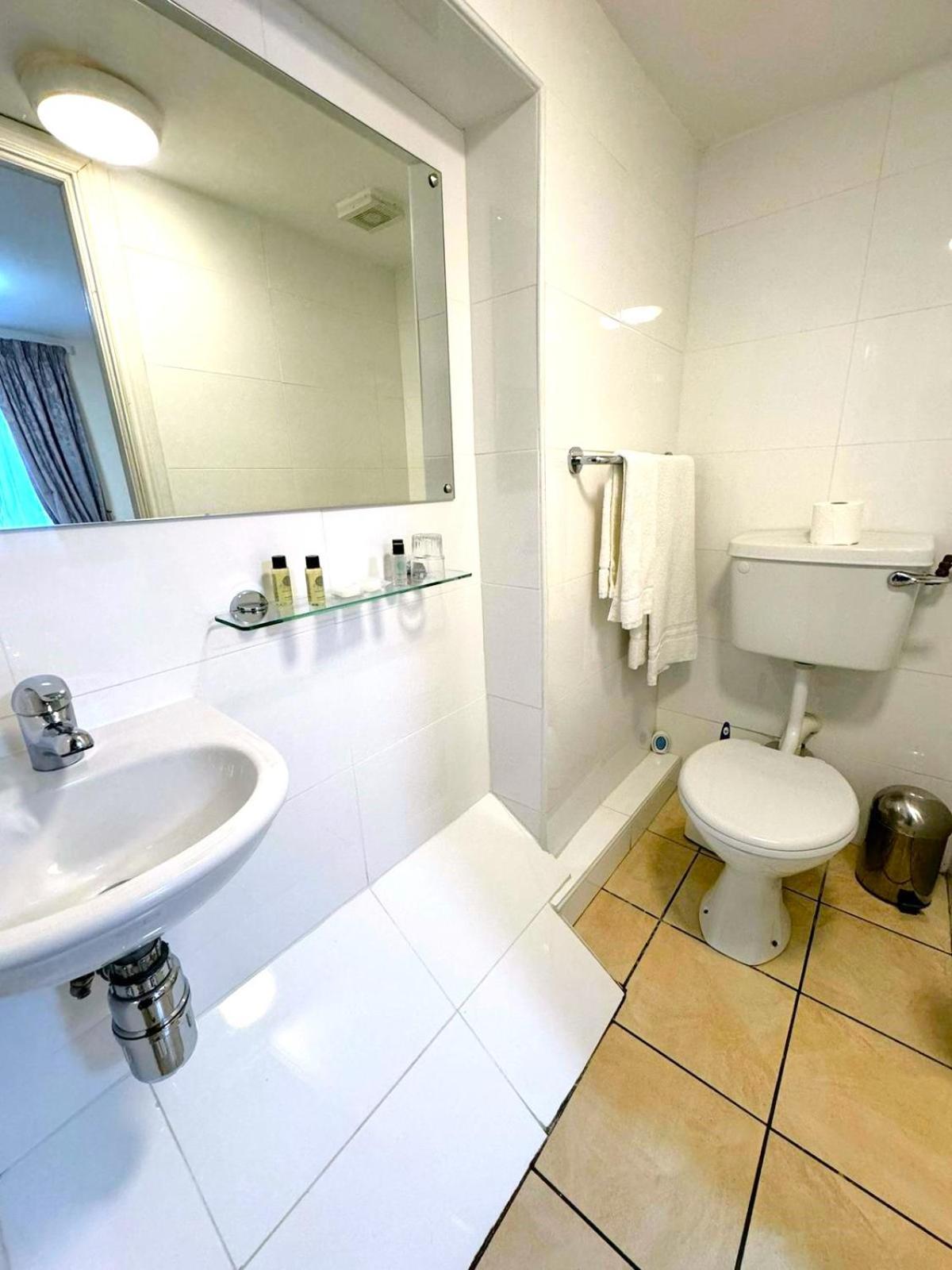 Compact Single Room,1674707354:JPEG