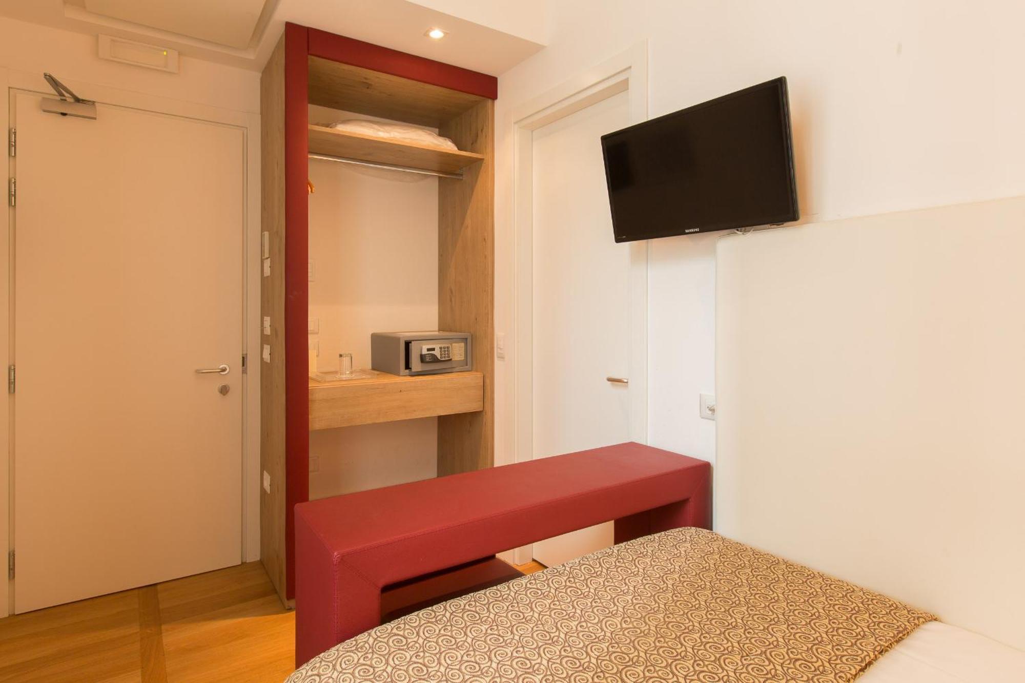 Superior Single Room,1588151109:JPEG