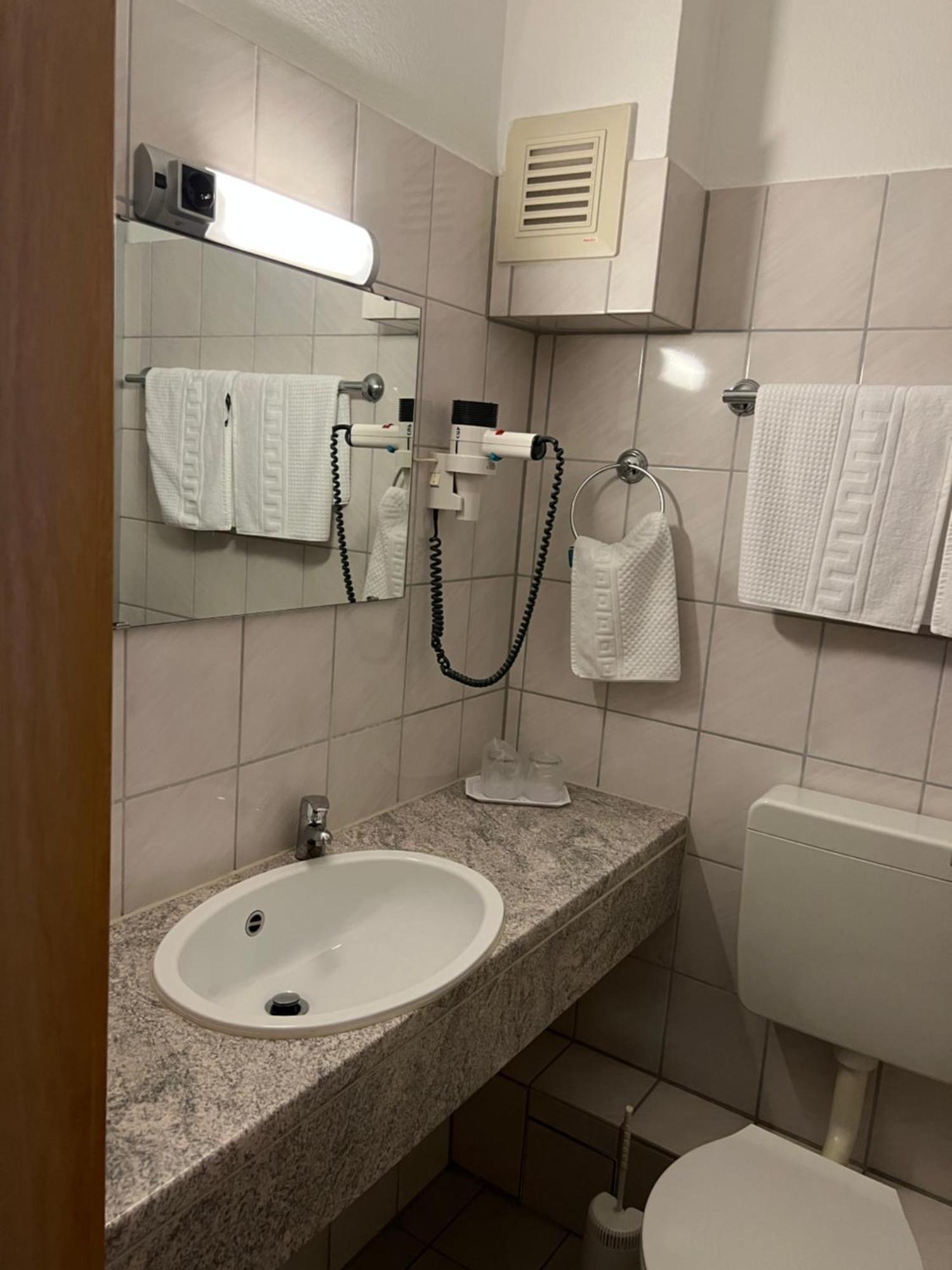 Einzelzimmer mit Dusche
