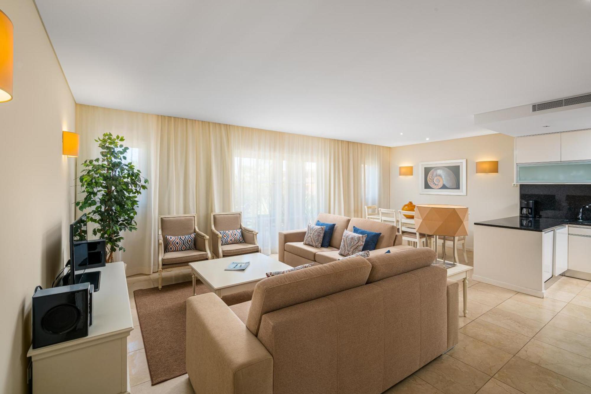 Three-Bedroom Luxury Townhouse,1589259016:JPEG