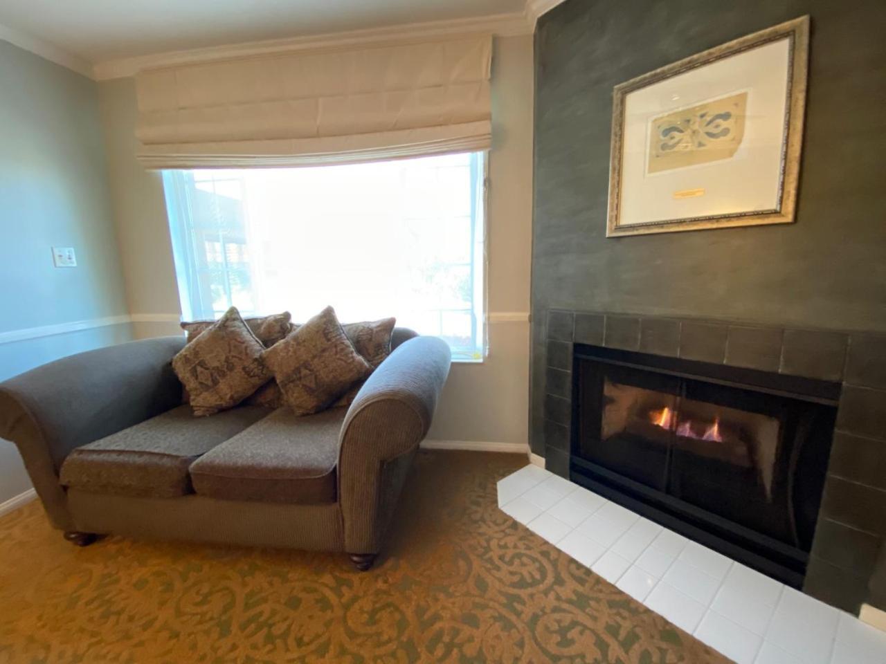 Deluxe King Room,1589293261:JPEG