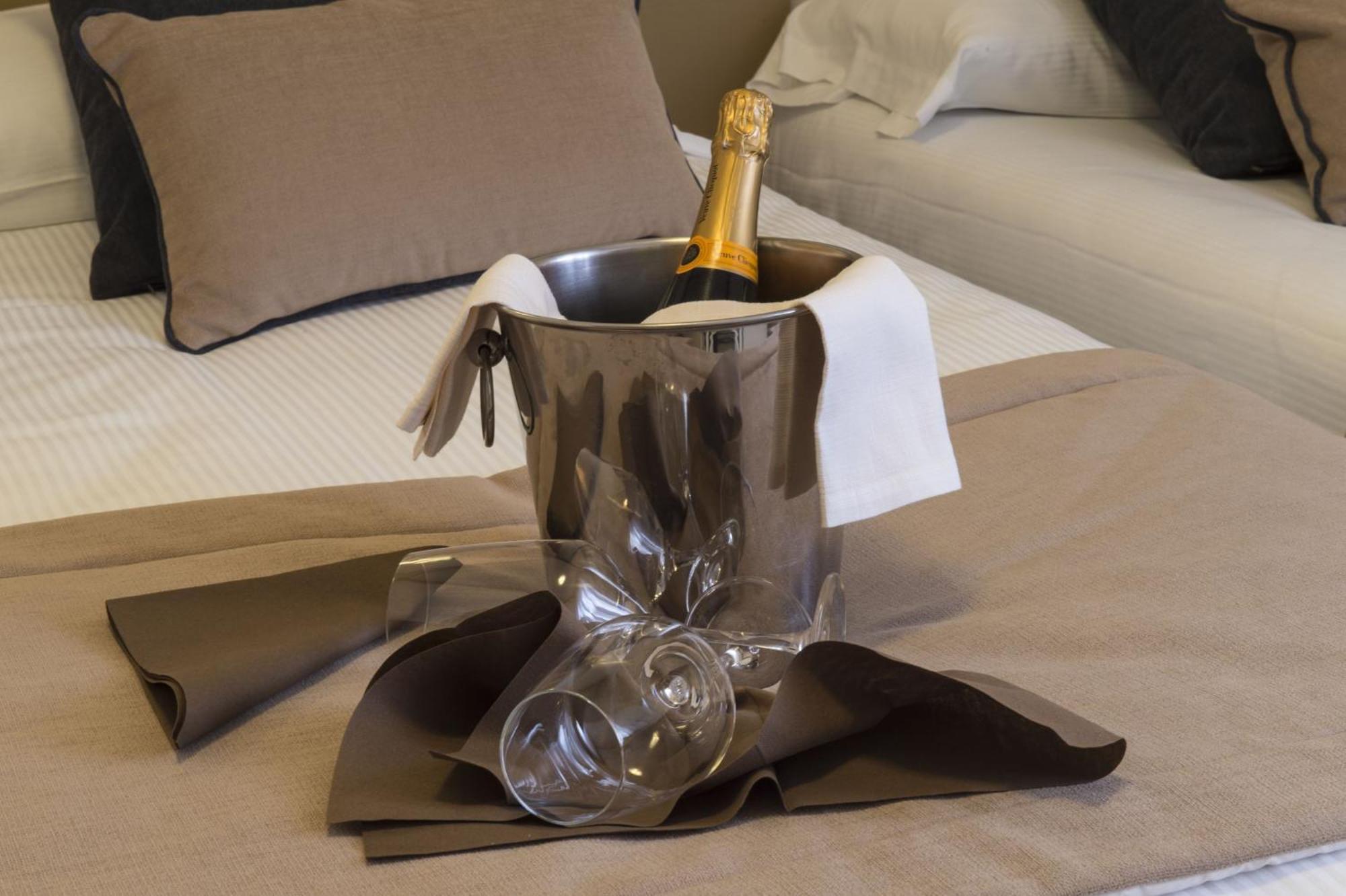 Doppelzimmer mit Balkon und Meerblick