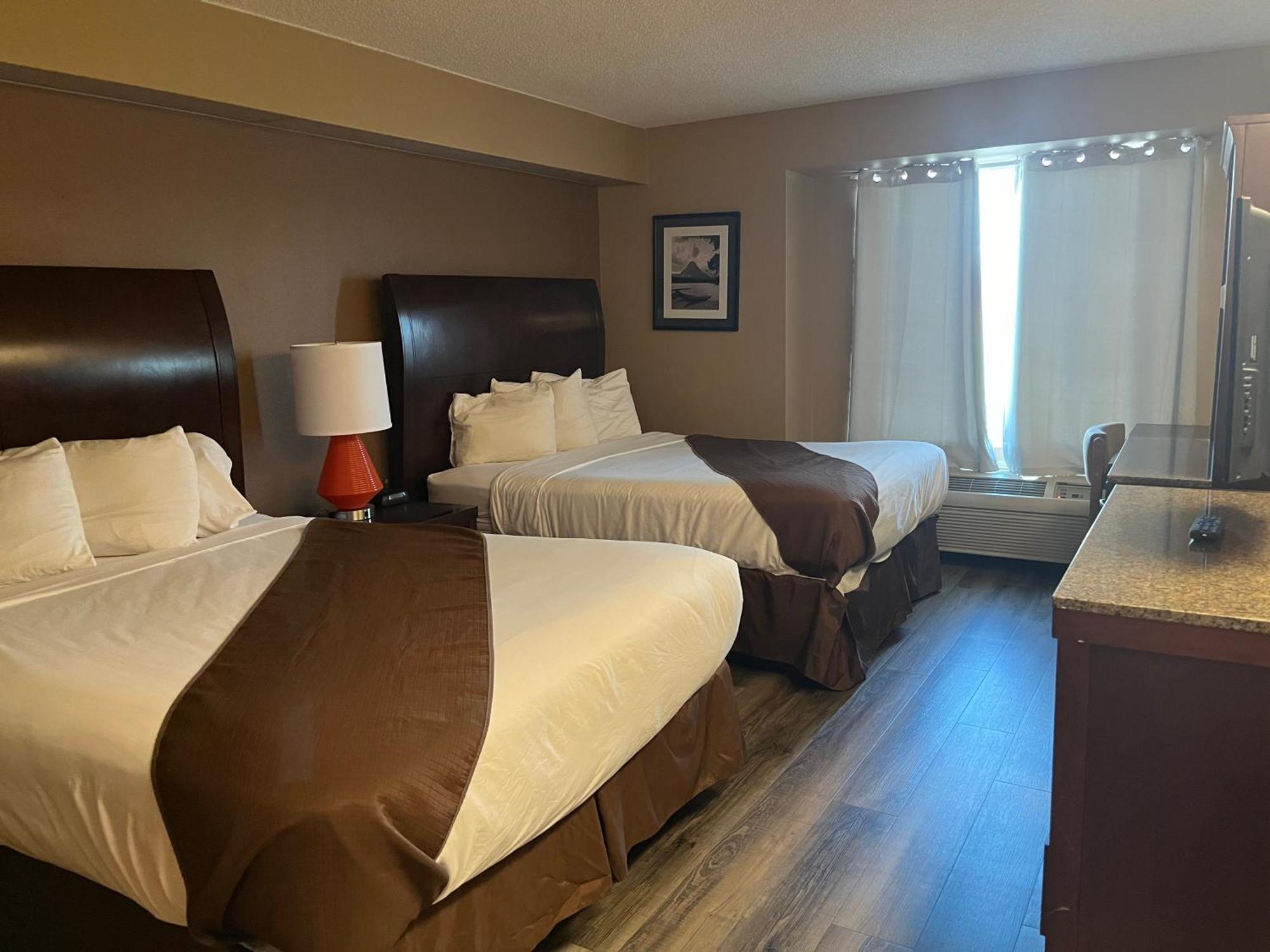 Two Queen Beds Suite Non-Smoking