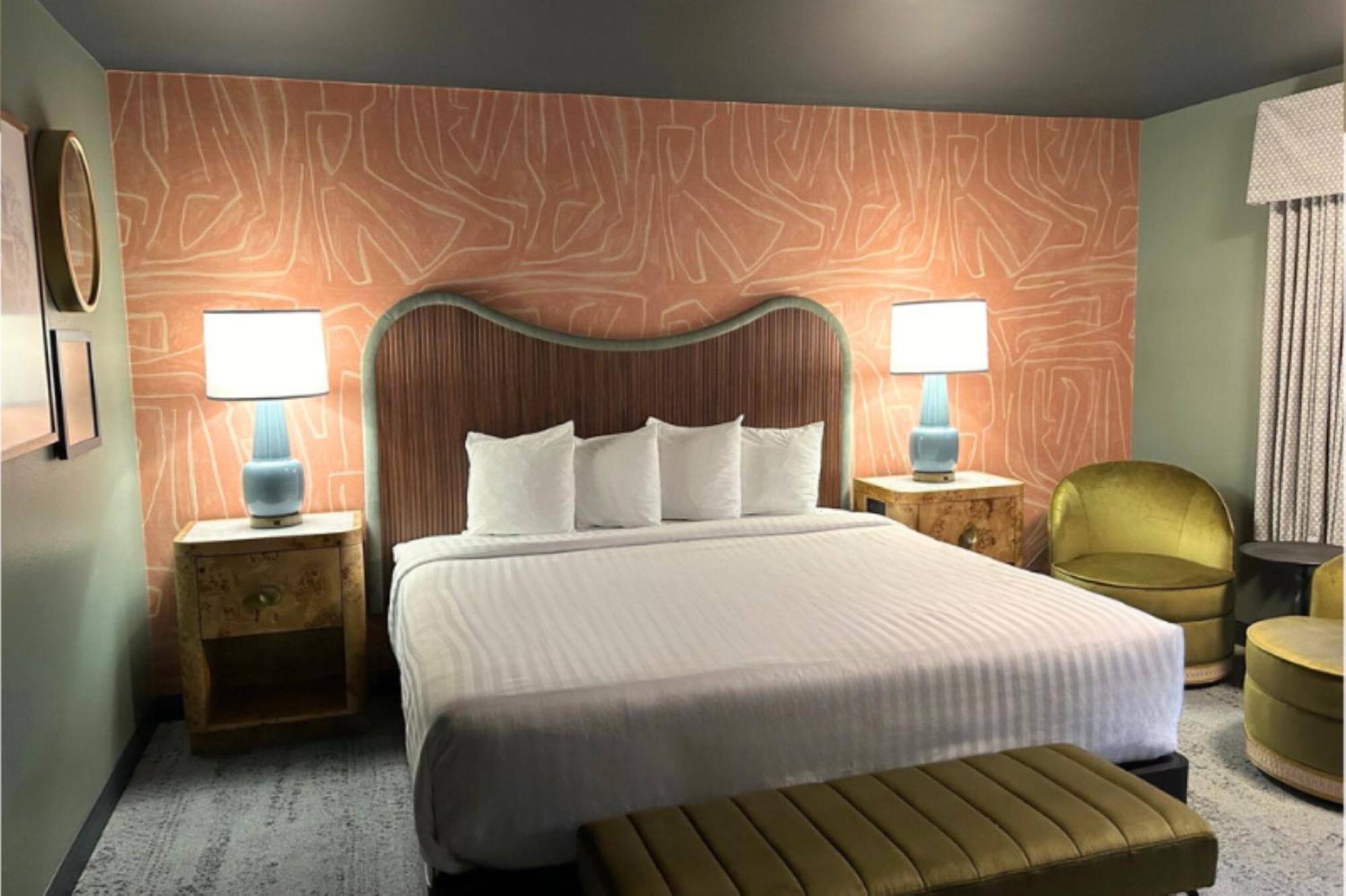 Deluxe King Room,1566946232:JPEG