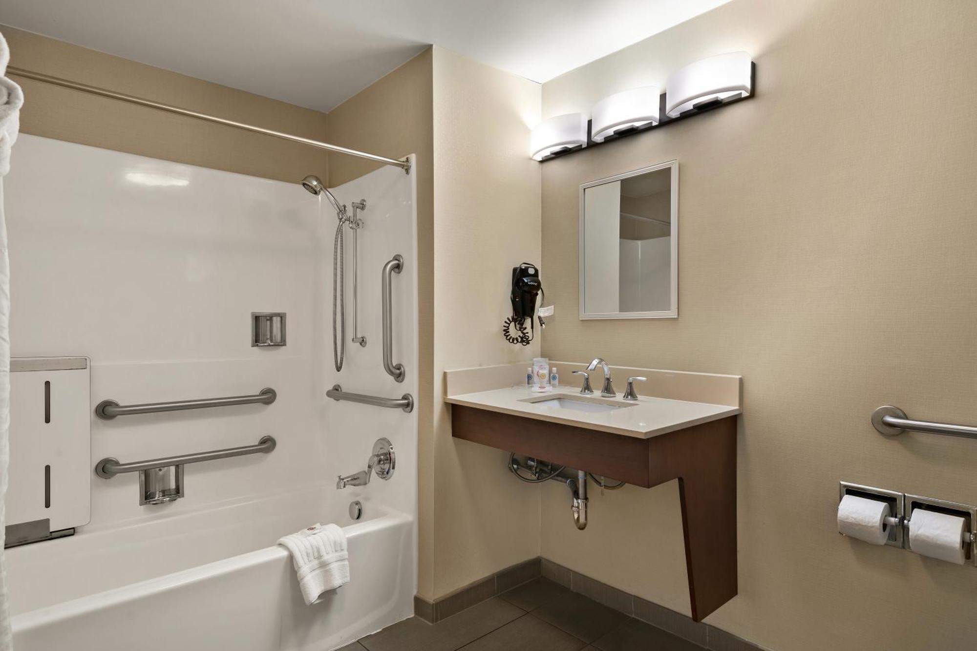 Queen Suite with 2 Queen Beds - Disability Access/Non-Smoking