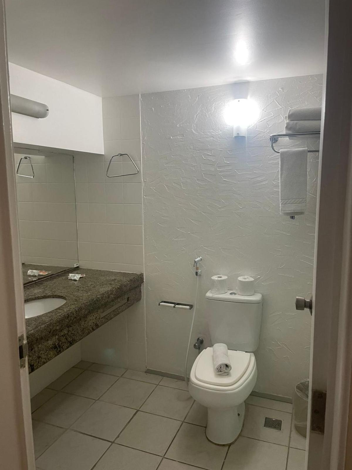 Quarto Triplo Superior com Vista da Área Interna