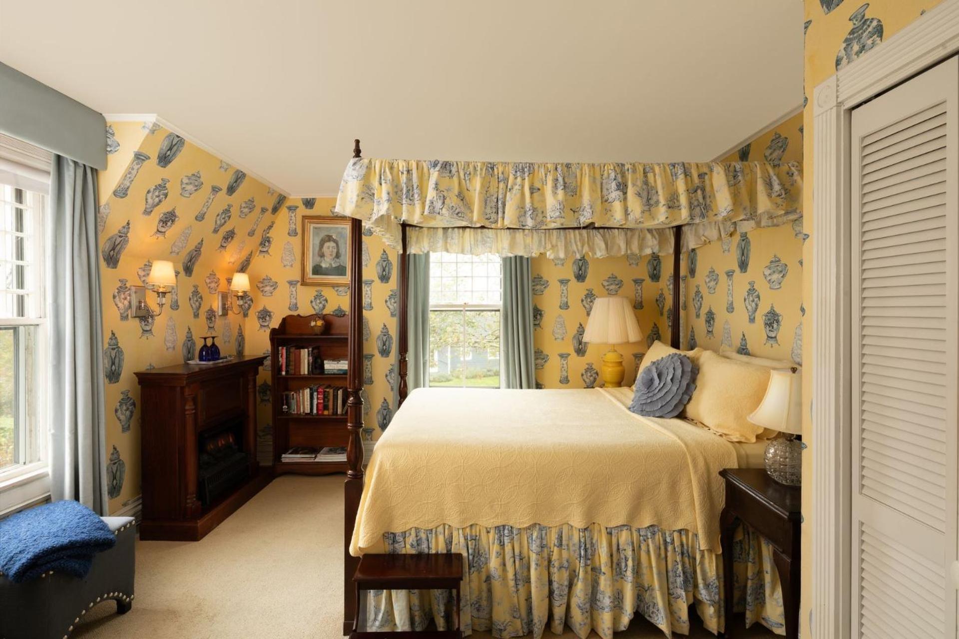 Queen Room with Garden View
