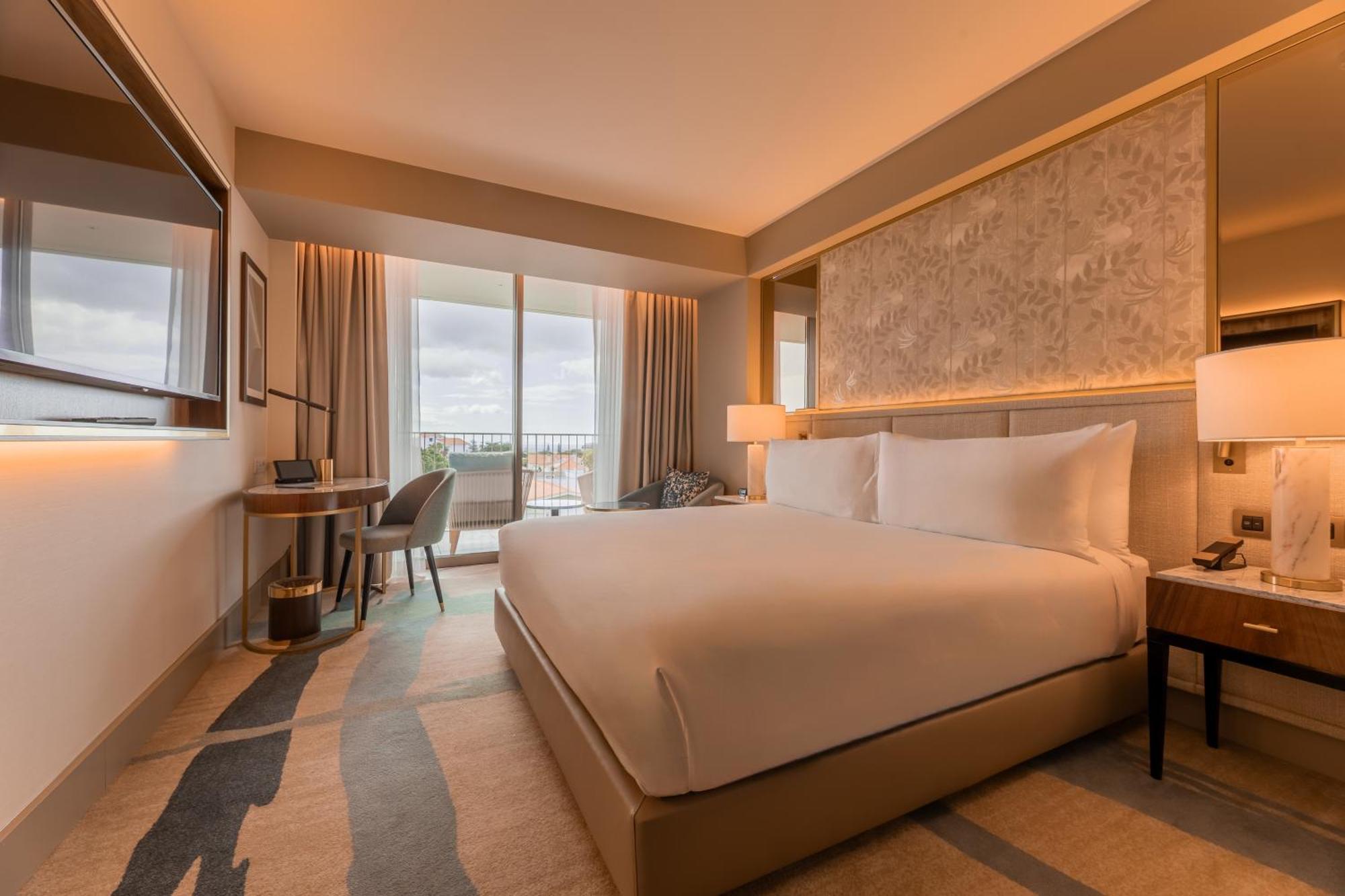 Cascais King Room with Balcony and Ocean View