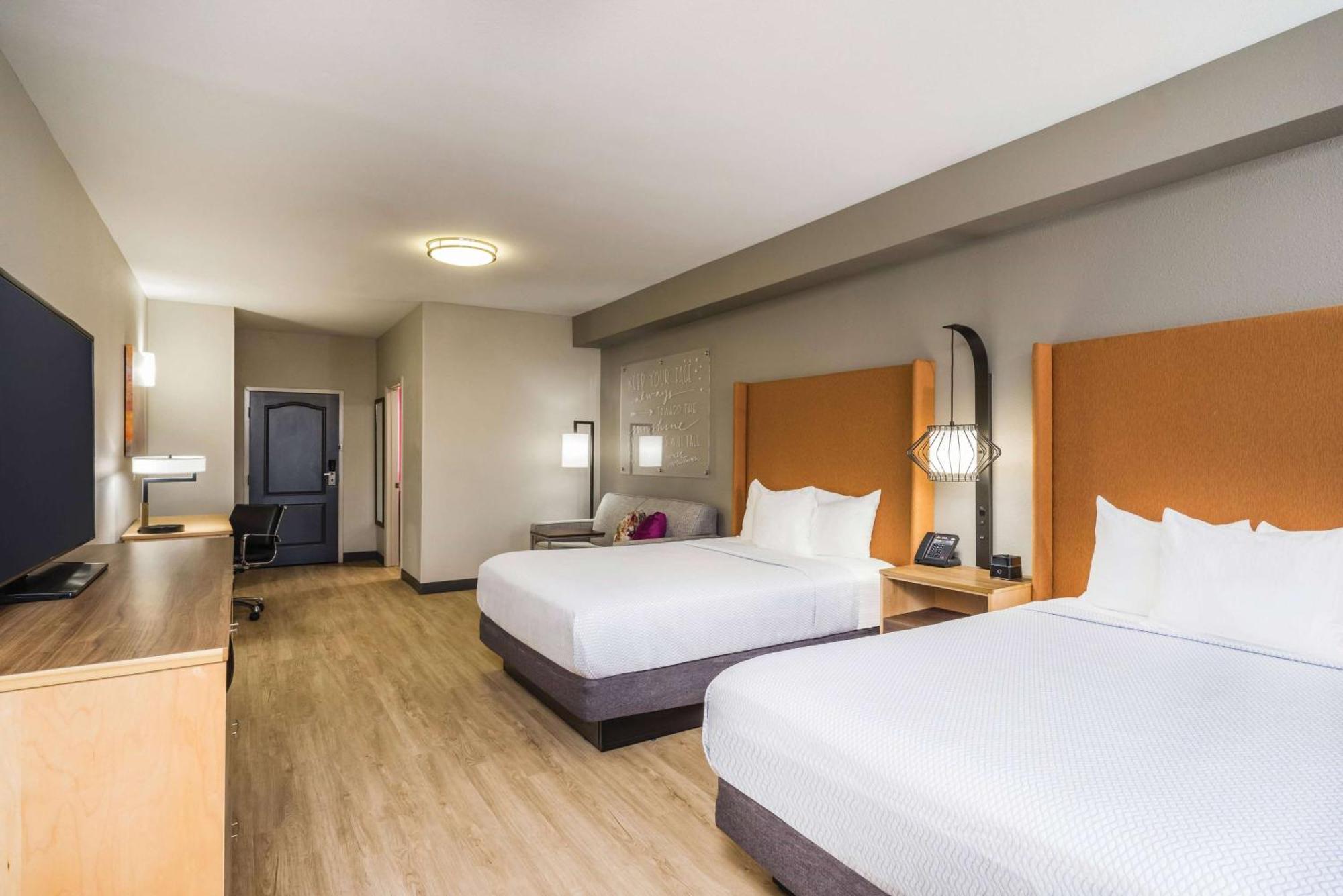Suite with Two Queen Beds and Sofa Bed - Non-Smoking