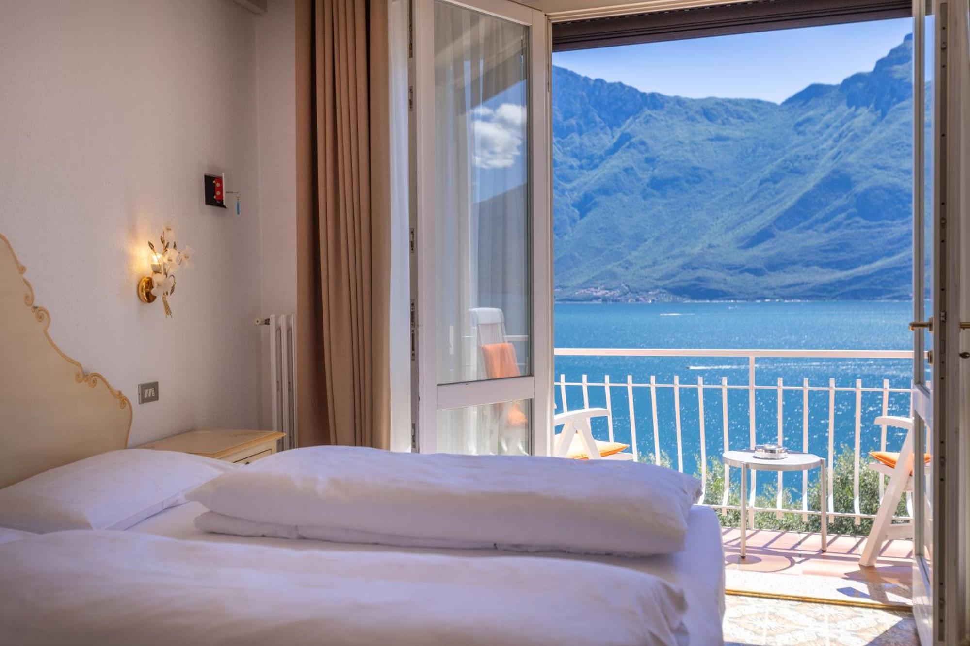 Standaard Tweepersoonskamer met Balkon en Uitzicht op het Meer