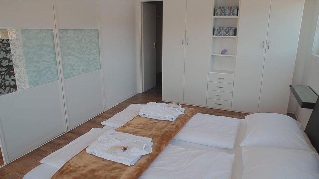 Penthouse-Apartment mit Balkon und Meerblick