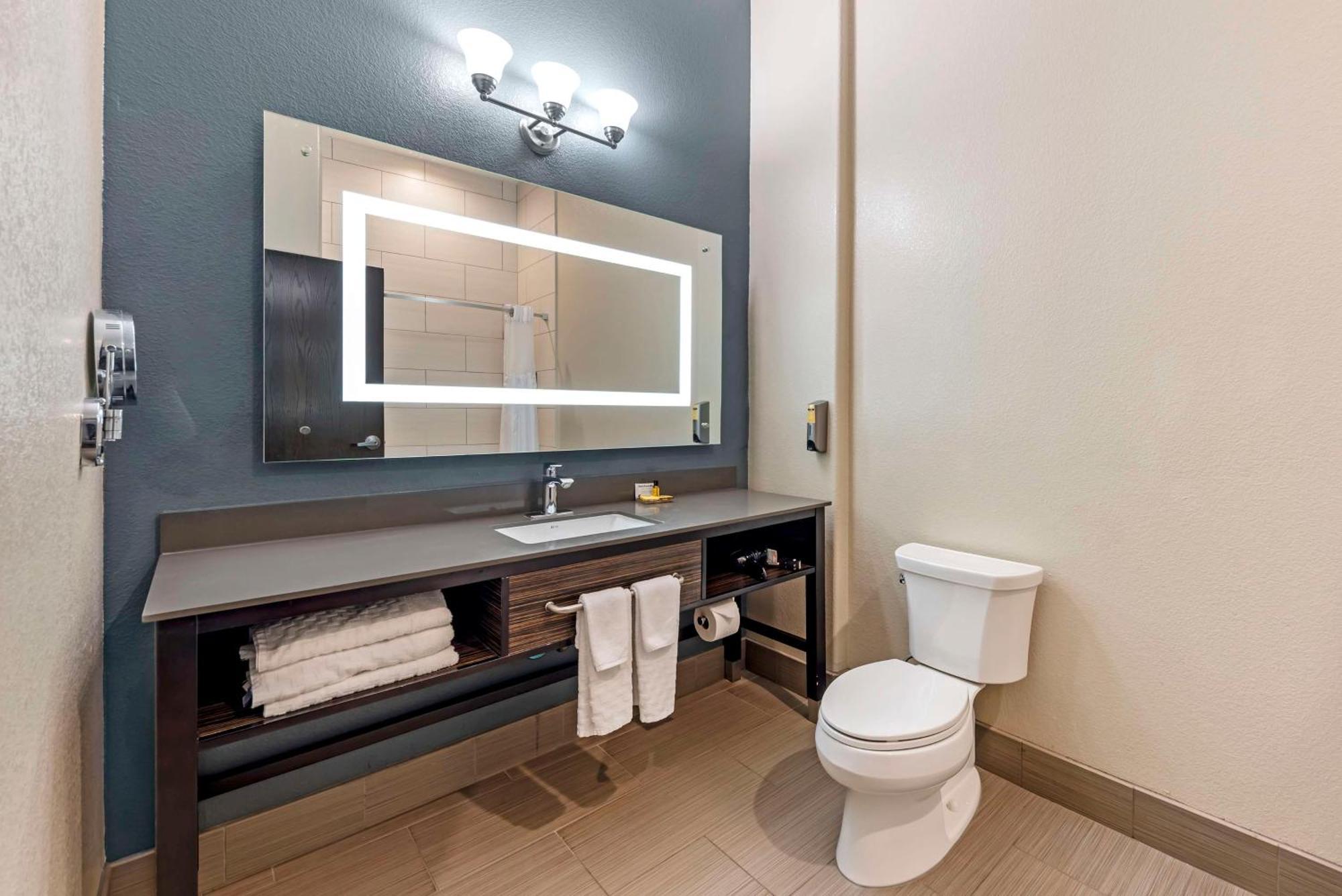 Queen Suite with Two Queen Beds, Sofa Bed and Sitting Area - Non-Smoking