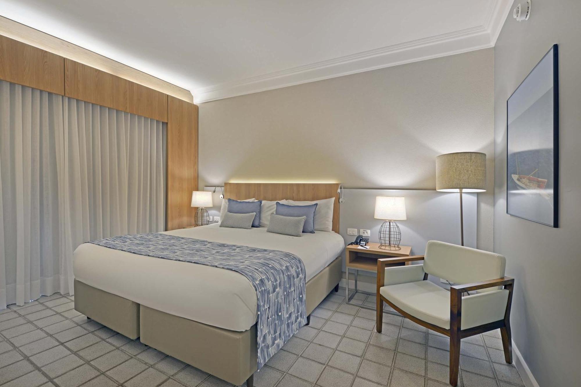 Quarto Superior Luxo com 1 Cama de Casal e Vista Mar