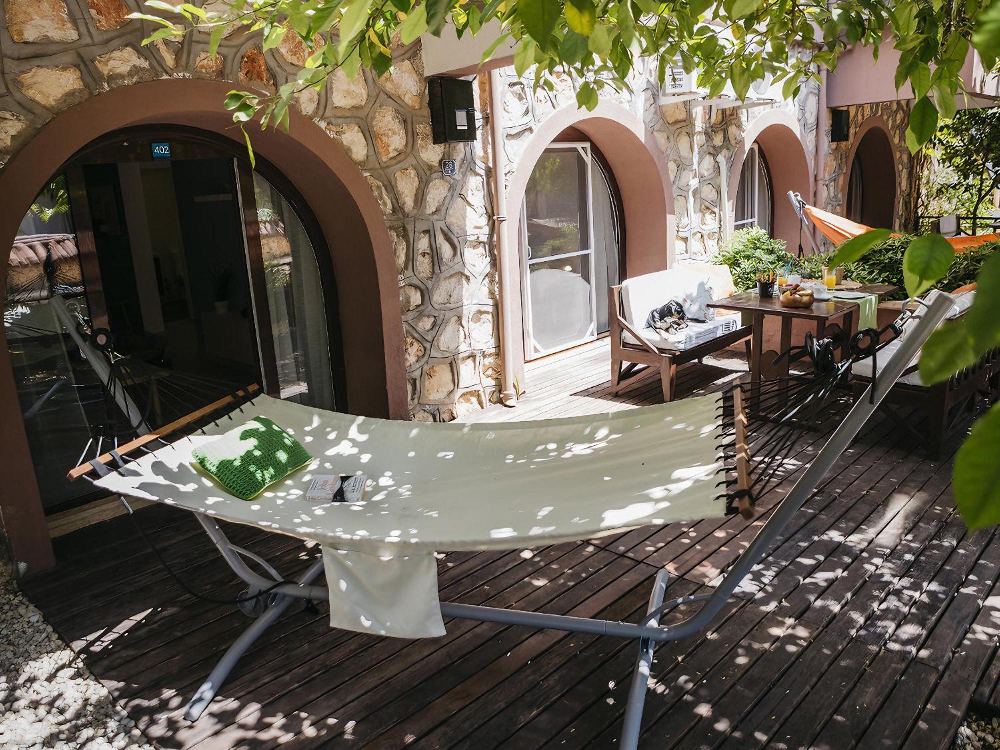 Studio Terrace,1677892236:JPEG