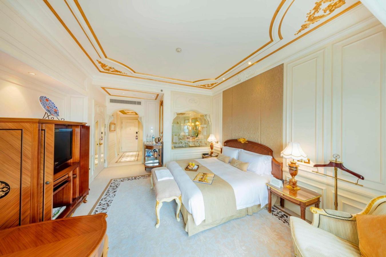 Noble Grand Deluxe Kamer met kingsize bed