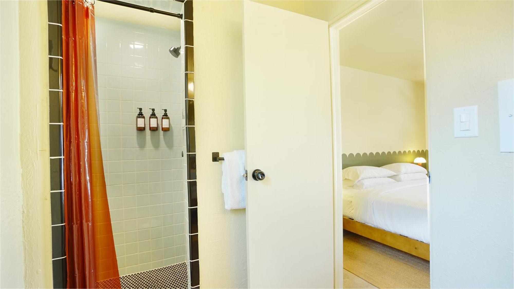 King Room,1598945793:JPEG