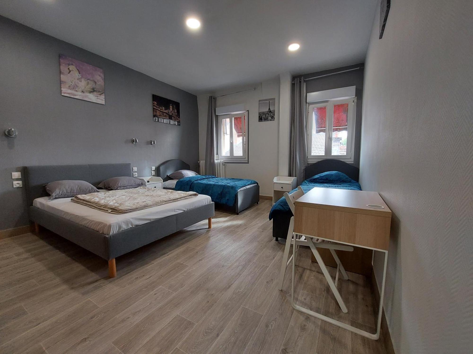 Vierpersoonskamer met Badkamer