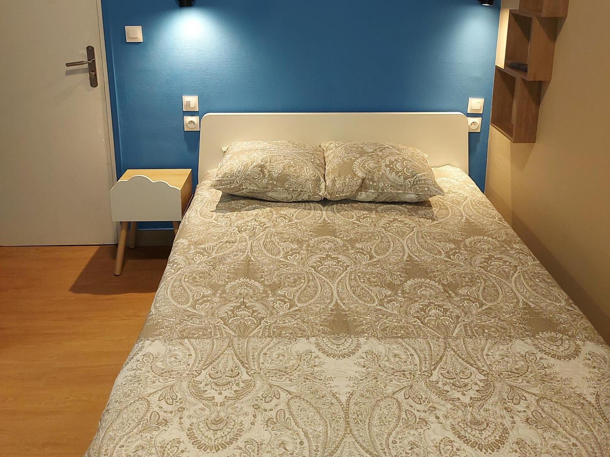 Tweepersoonskamer met een Eigen Externe Badkamer