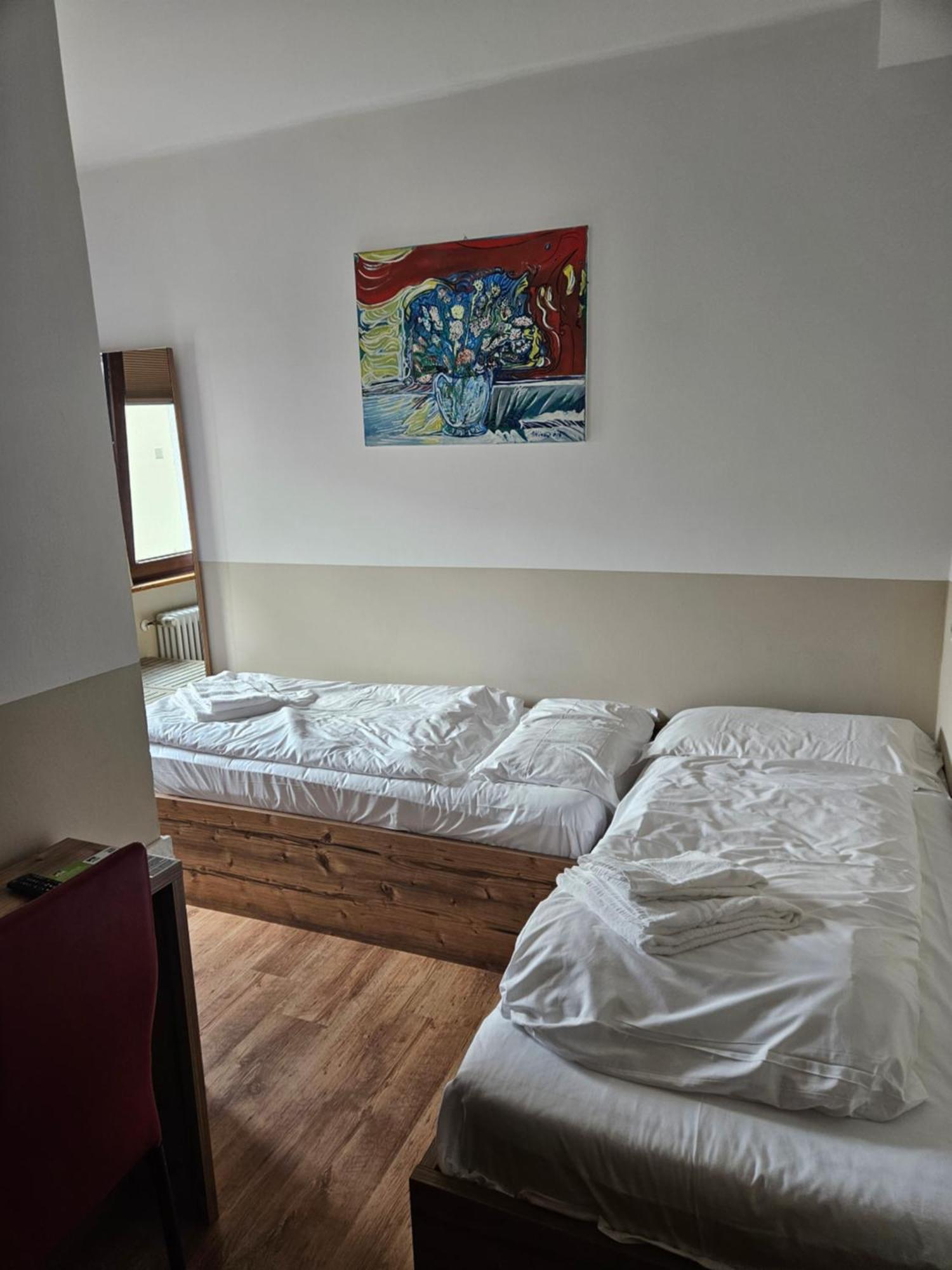 Twin Room separate beds,1600219589:JPEG