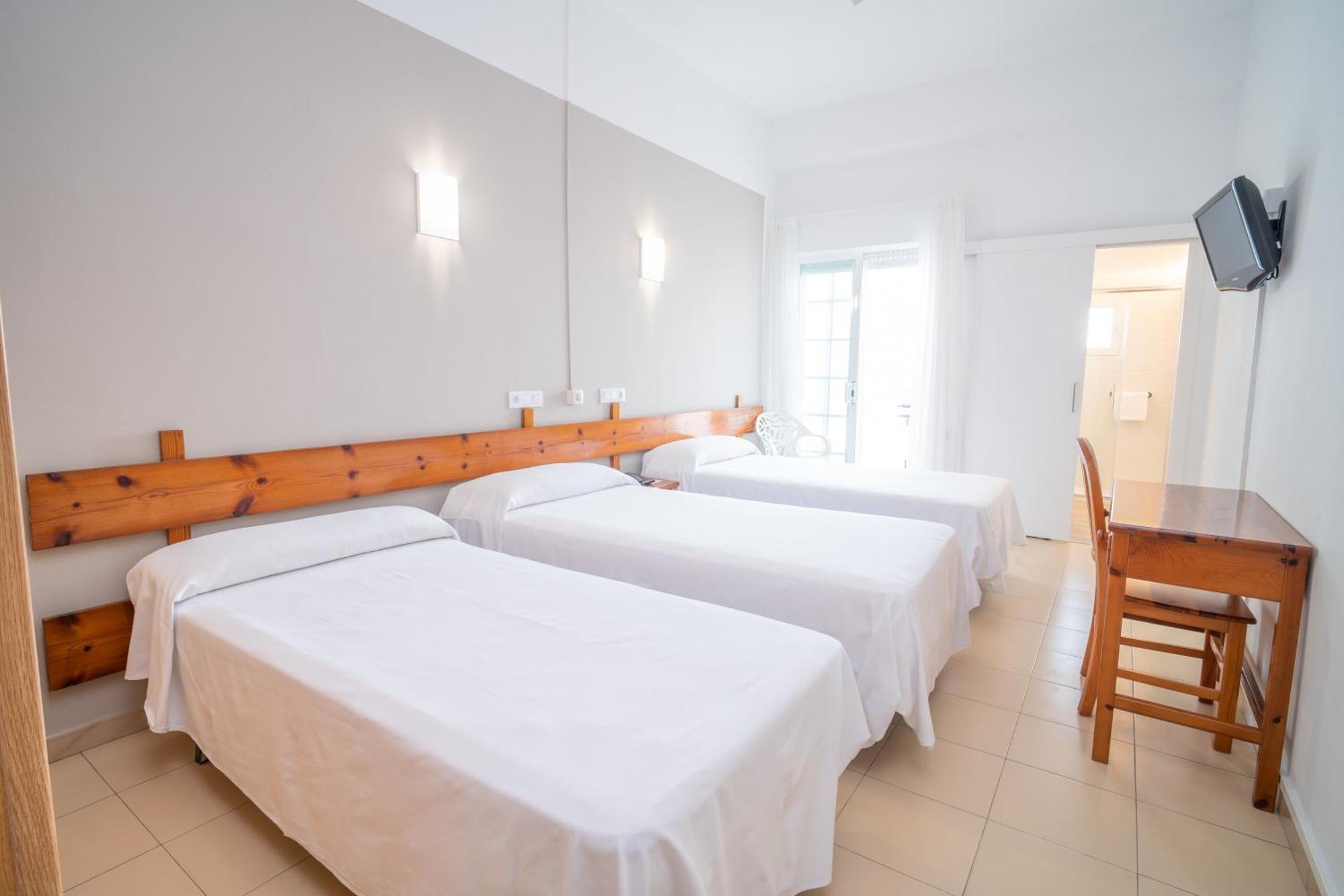 Quarto Duplo com Cama Extra (2 Adultos + 1 Criança)