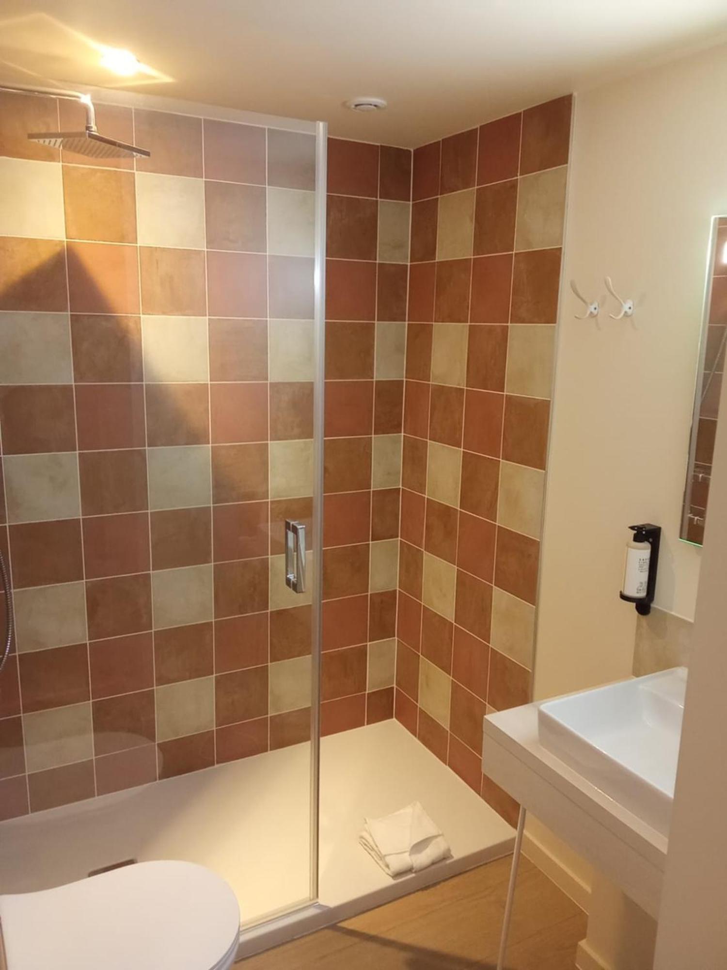 Chambre Lit Queen-Size Standard - Non-Fumeurs