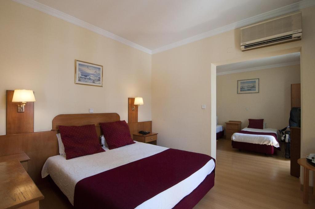 Quarto Familiar com Casa de Banho